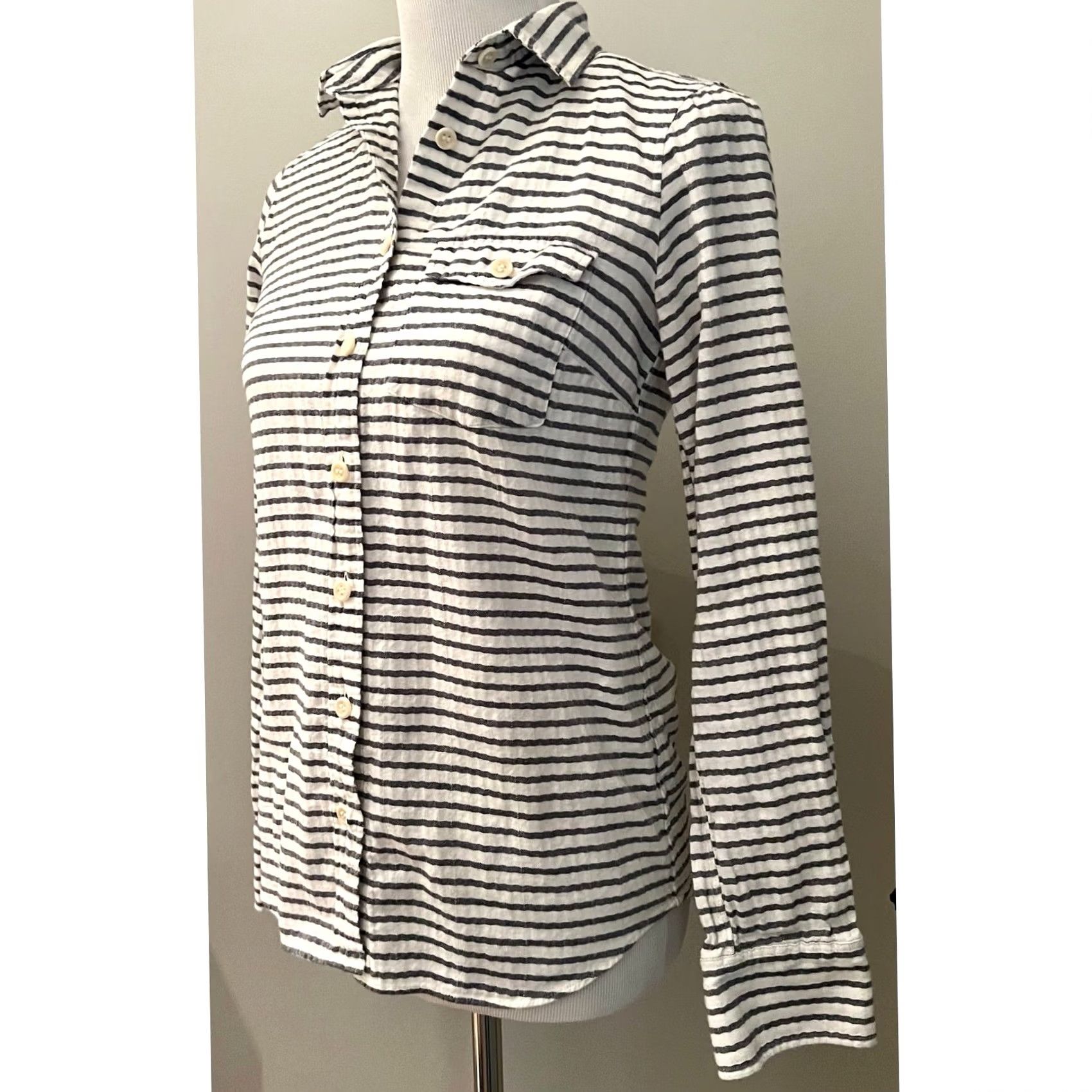 J.Crew J.Crew Button-Up Shirt Women’s Sz 0 Striped Blue Collared Long Sleeve Casual Shirt Boy Shirts Off-White Color: Blue Mens Womens Boys Girls Size XS / US 0-2 / IT 36-38 - 2 Thumbnail