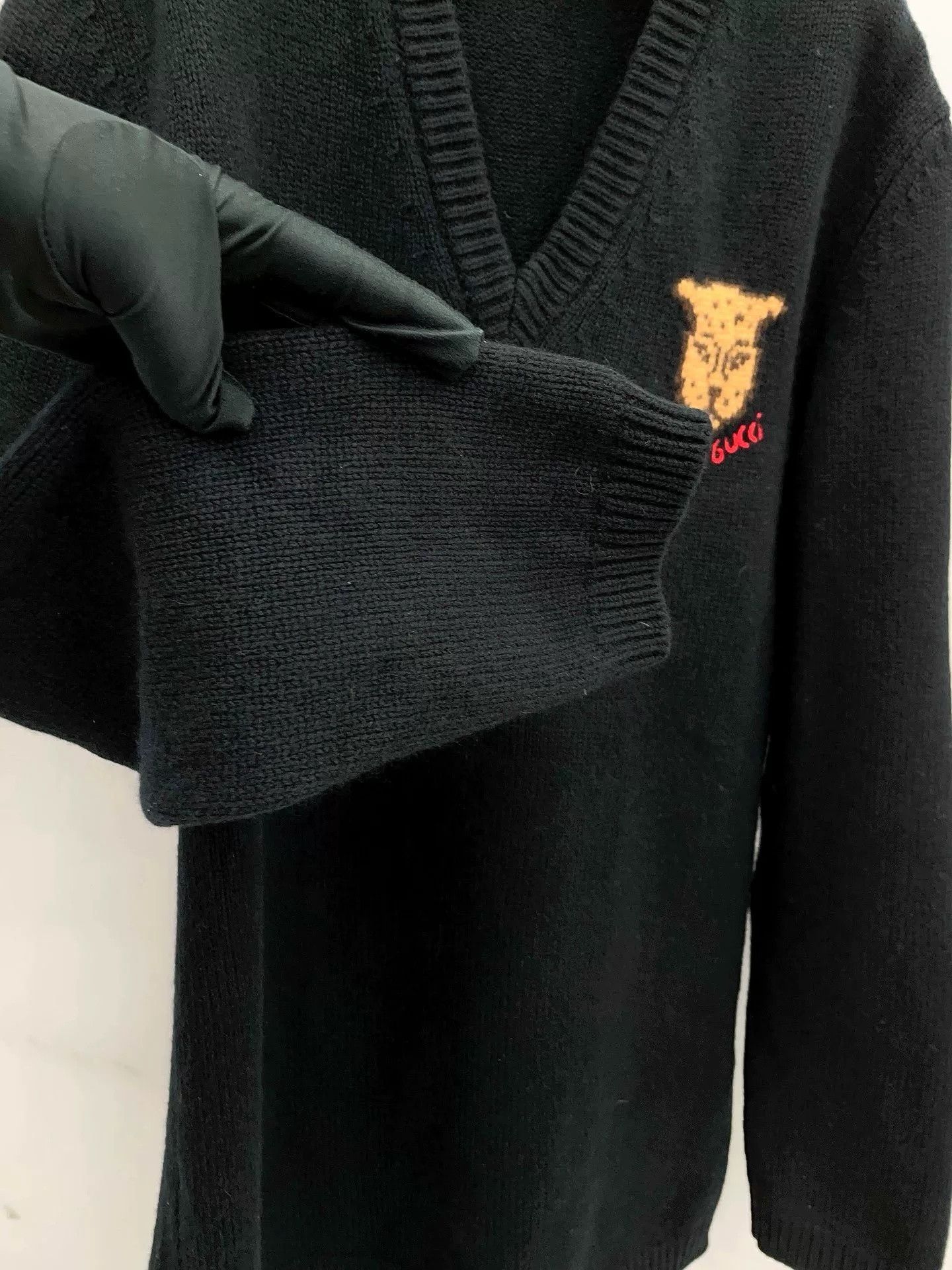 Gucci Gucci Embroidery Wool V-Neck Sweater Size US S / EU 44-46 / 1 - 6 Thumbnail