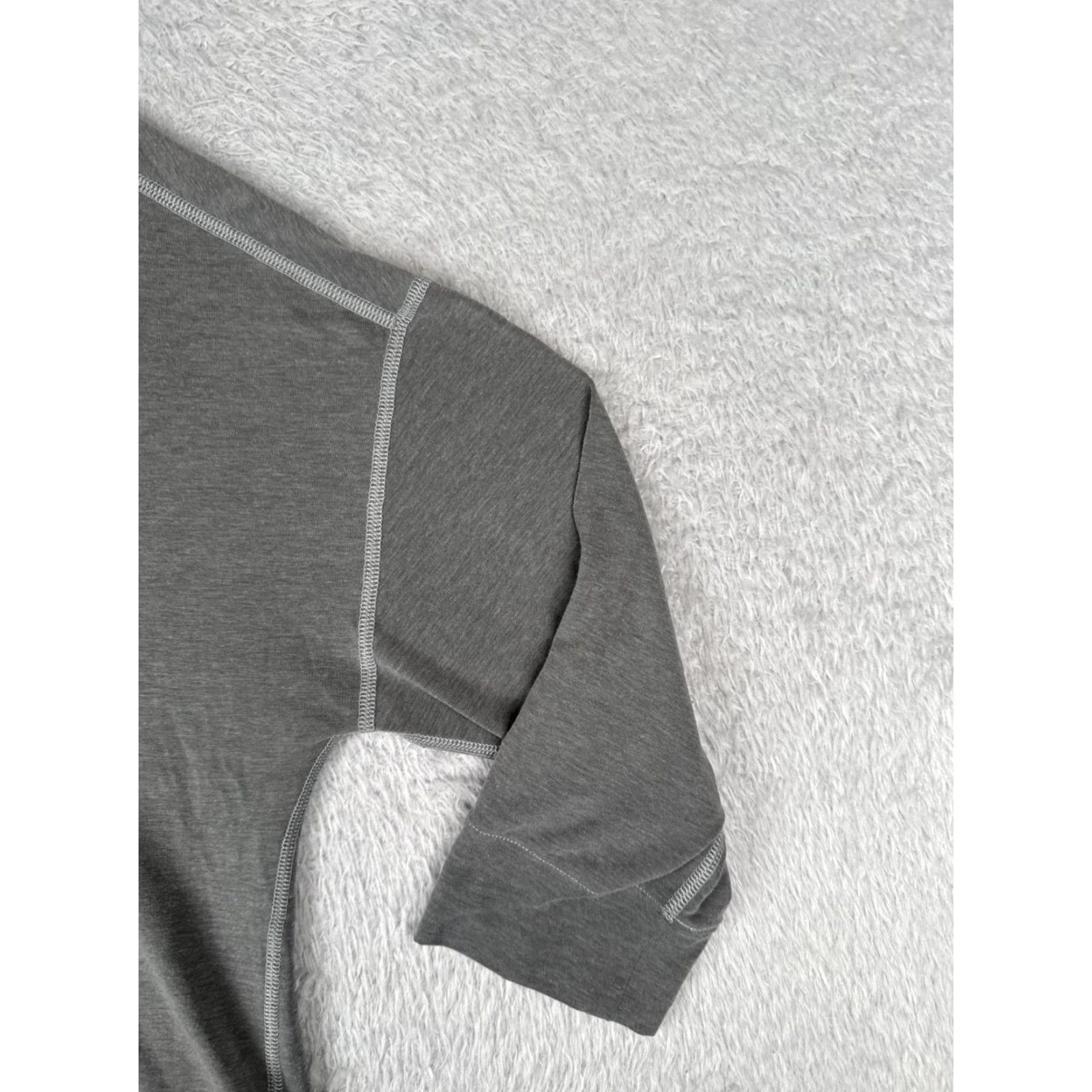 The North Face The North Face Shirt Womens L Gray Henley 3/4 Sleeve Polyester Blend Hike Vintage Casual Womens Size L / US 10 / IT 46 - 2 Thumbnail