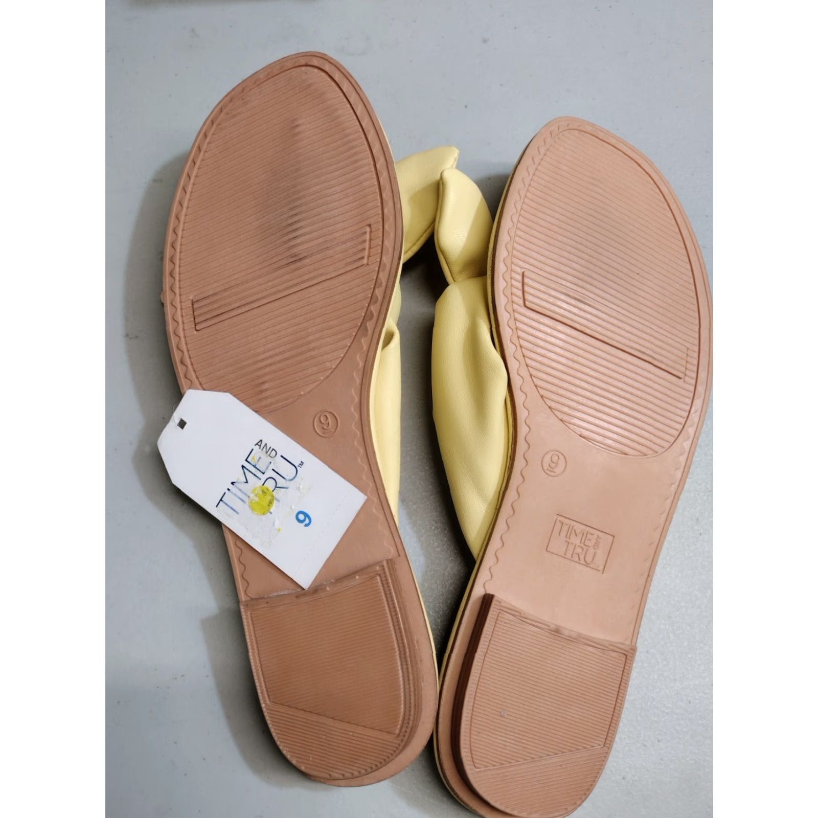 Vintage Time & Tru Bow Flip Flop Women Memory Foam Yellow Size 9 Sandal Size US 9 / IT 39 - 5 Thumbnail