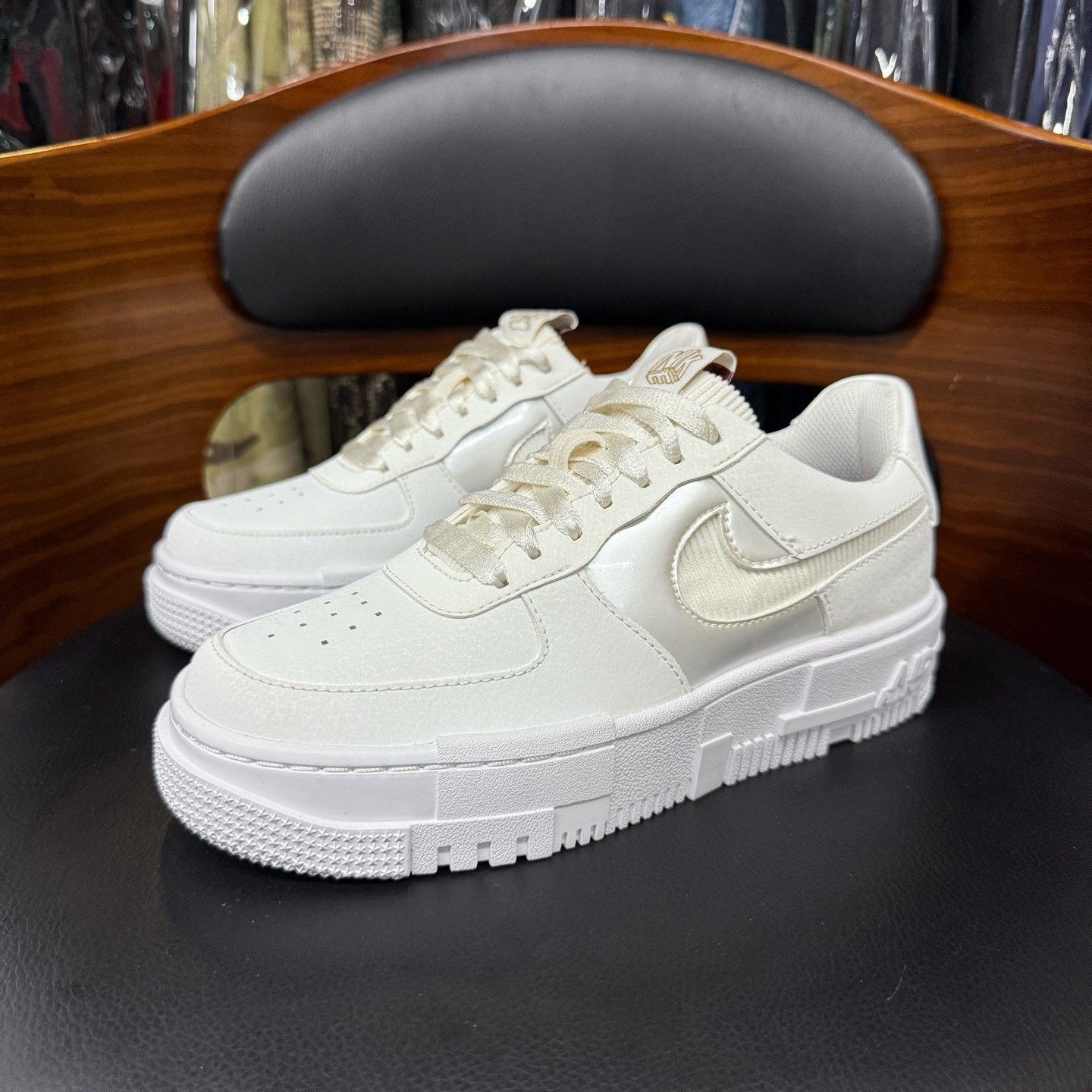 Nike Nike AF1 White Lowtop Sneakers 36 Men Size US 5 / EU 37 - 1 Thumbnail