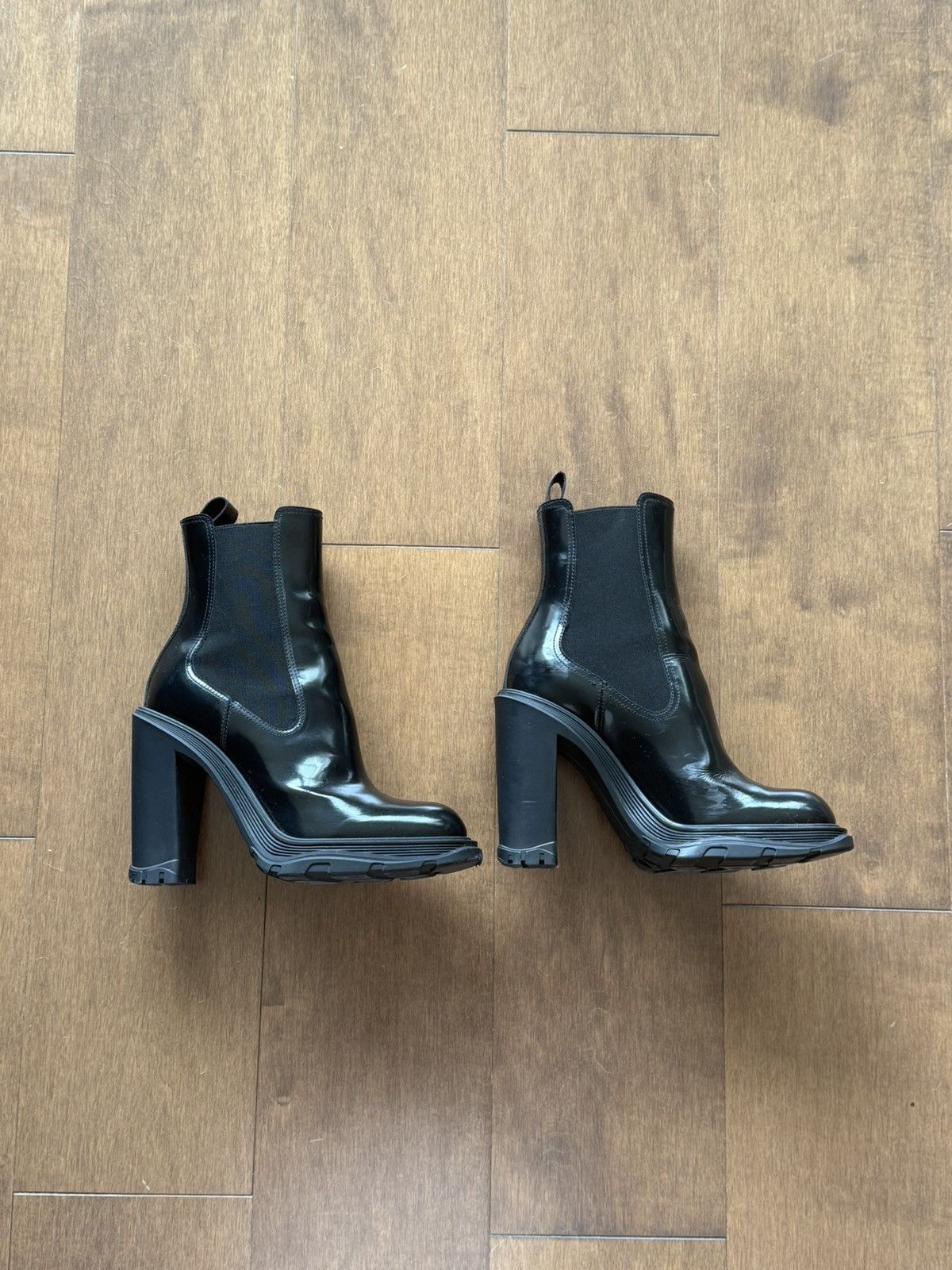 Alexander McQueen Alexander McQueen Tread Heeled Chelsea Boots Size US 6 / IT 36 - 1 Thumbnail