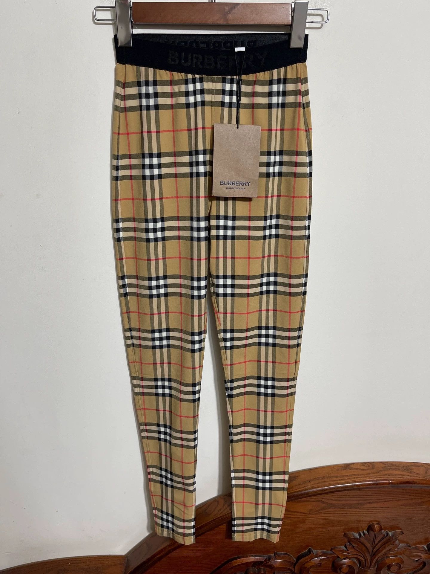 Burberry Burberry Leggings XS new with tags classic check Size 25" / US 0 / IT 36 - 1 Thumbnail