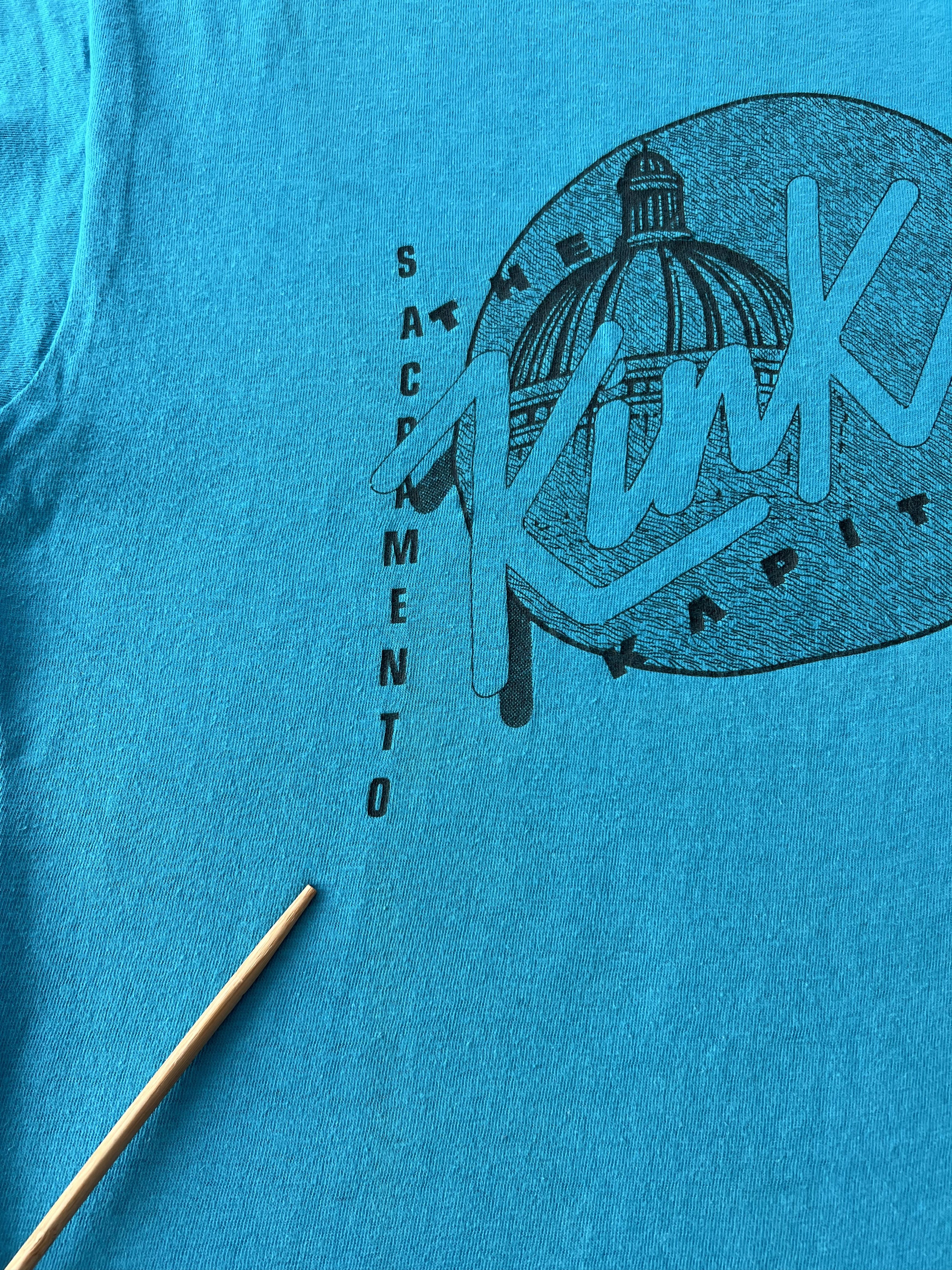 Band Tees Vintage 80s The Kinks Sacramento Kapitol Blue T-shirt Size US M / EU 48-50 / 2 - 5 Thumbnail