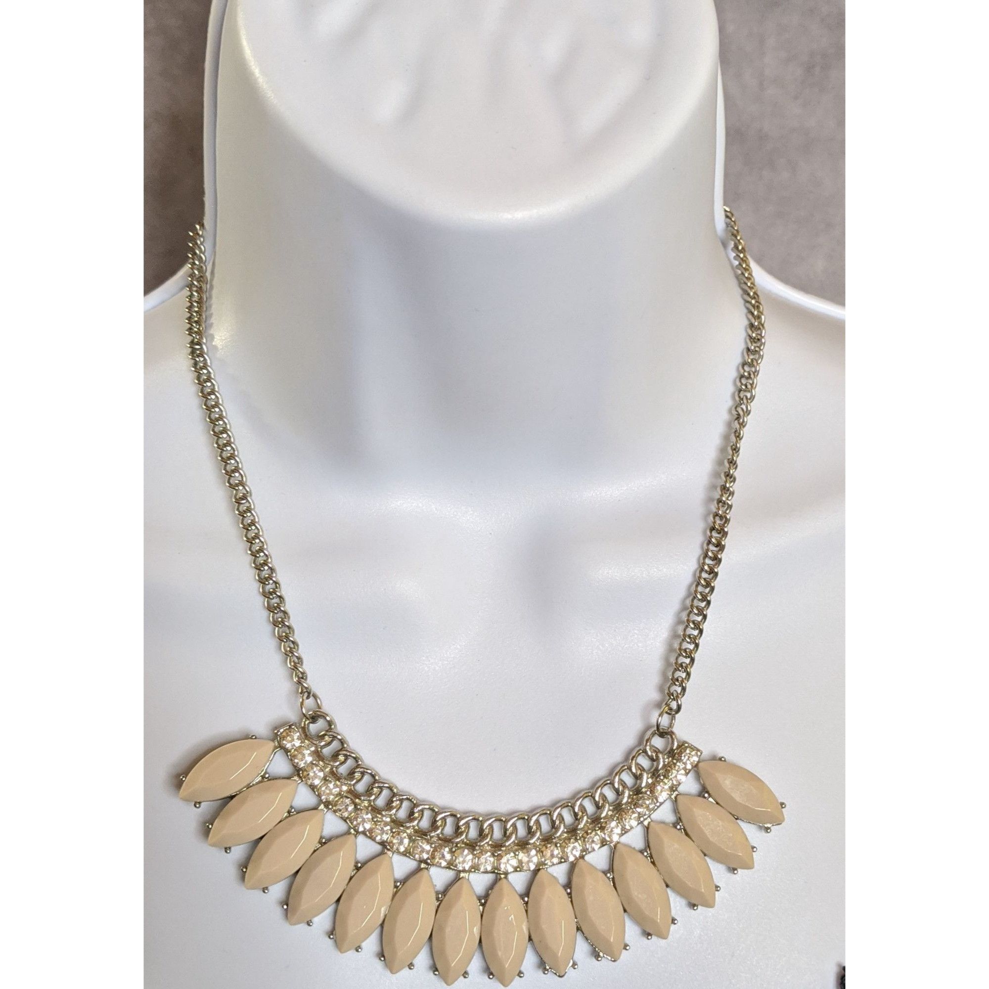Other Elegant Silver Tone Statement Necklace With Cream Marquise A Size ONE SIZE - 3 Thumbnail