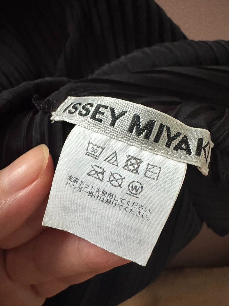 Issey Miyake Issey Miyake size:2 Black pleated short-sleeved shirt Size S / US 4 / IT 40 - 3 Thumbnail