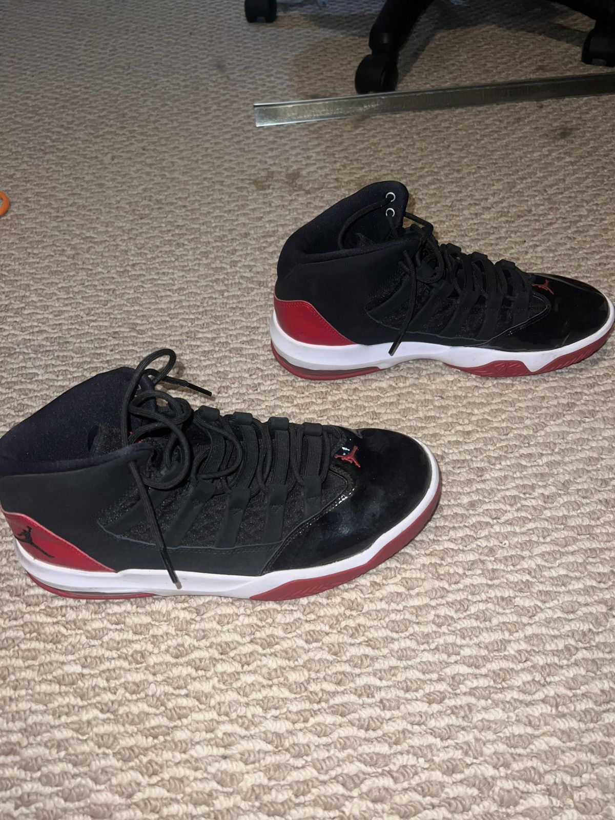 Nike Air Jordan Max Aura “Black Gym Red” Size US 10.5 / EU 43-44 - 7 Thumbnail