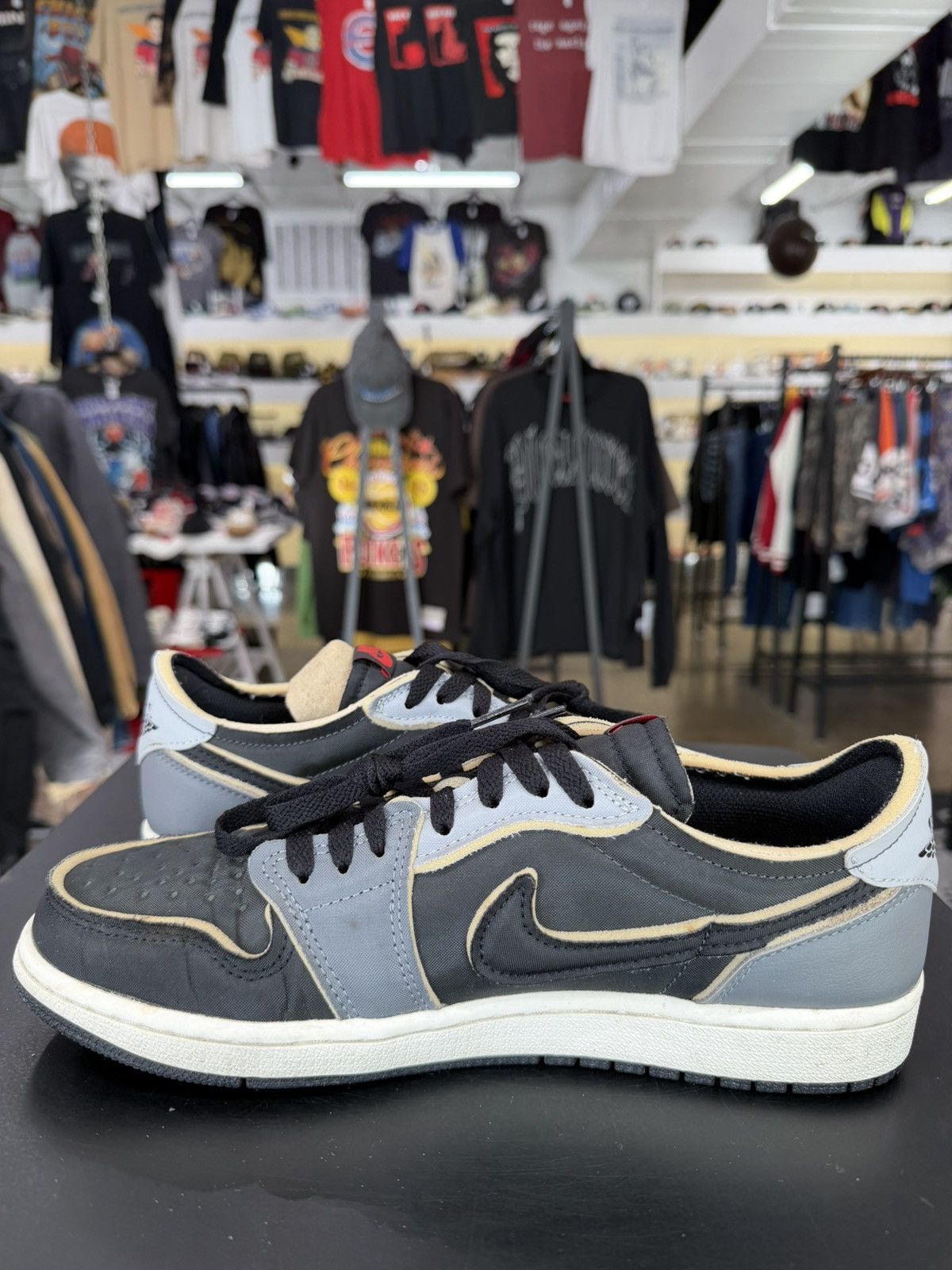 Jordan Brand Jordan 1 Low Black Smoke Grey Size 9 (2022) Size US 9 / EU 42 - 4 Thumbnail