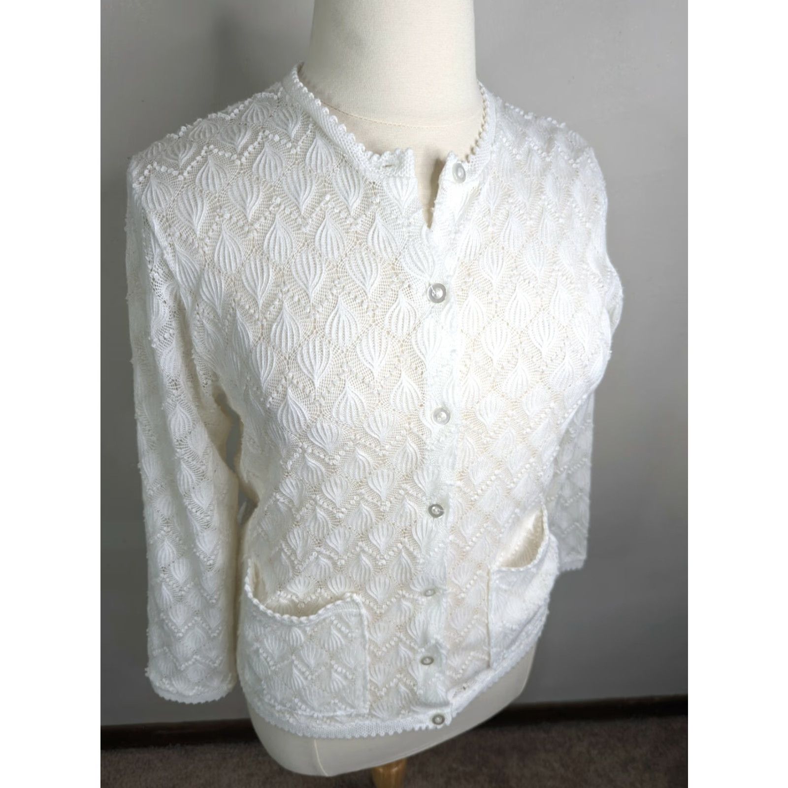 Vintage VINTAGE Crochet White Knit Cardigan Sweater Top Size Large Hippy Blouse Astro One Womens Pullover Long Sleeve Open Front 60s Size L / US 10 / IT 46 - 3 Thumbnail