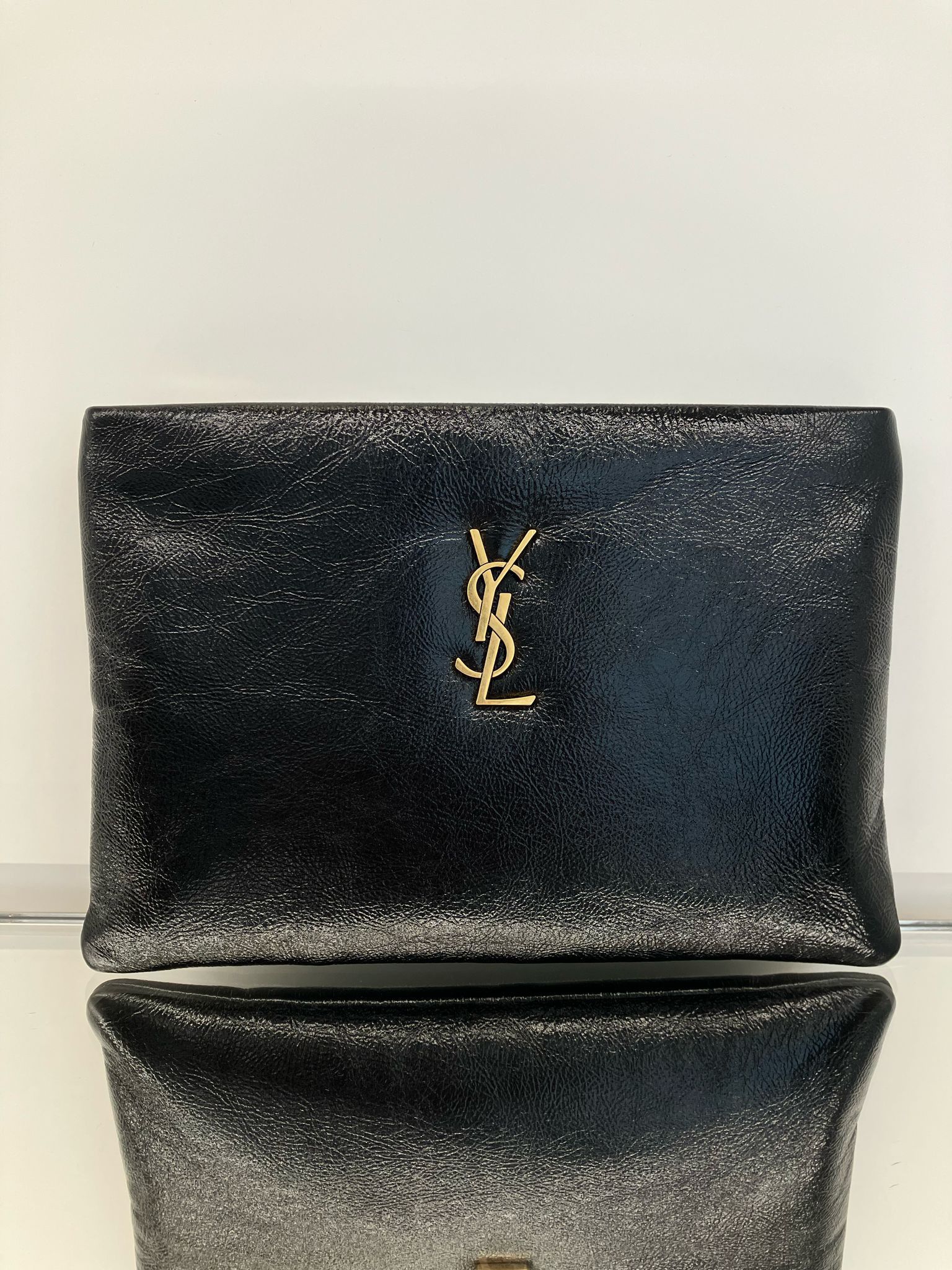 Saint Laurent Paris o1b1hav110425 Size: OS / Calypso Small Pouch Leather Size ONE SIZE - 1 Thumbnail