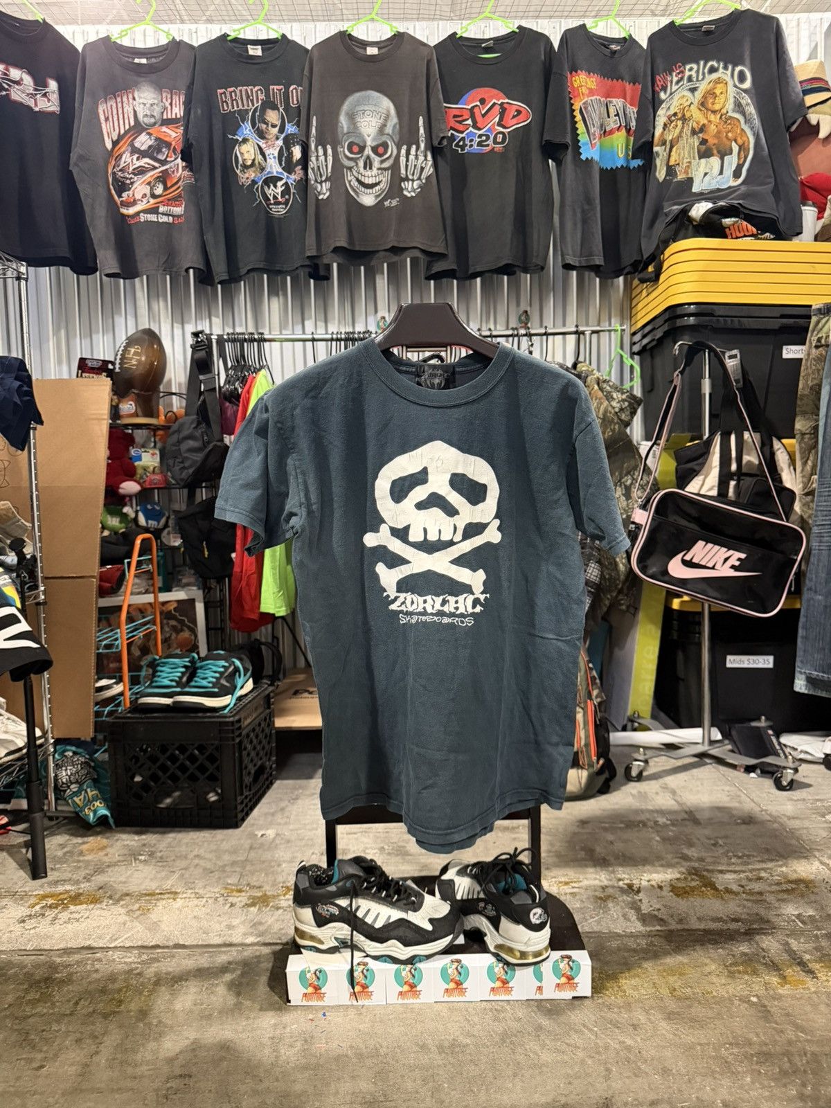 2000s Vintage Zorlac Skateboards Skull and Crossbones Tee L