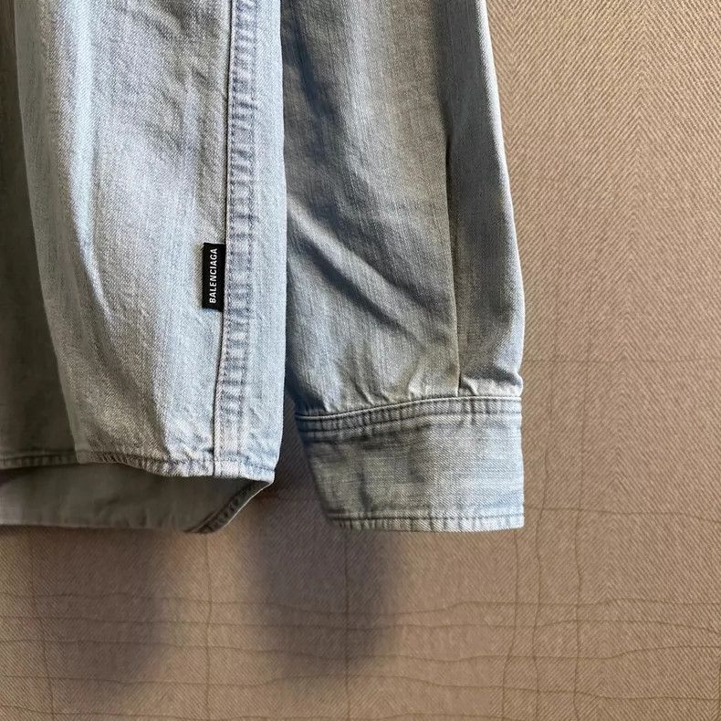 Balenciaga Balenciaga size 39 FW21 back logo print washed denim shirt Size US M / EU 48-50 / 2 - 5 Thumbnail