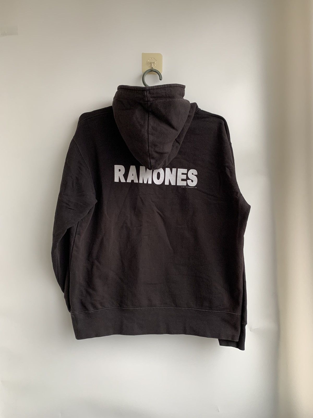 Vintage Vintage Ramones Hoodie 2007 Size US M / EU 48-50 / 2 - 2 Thumbnail