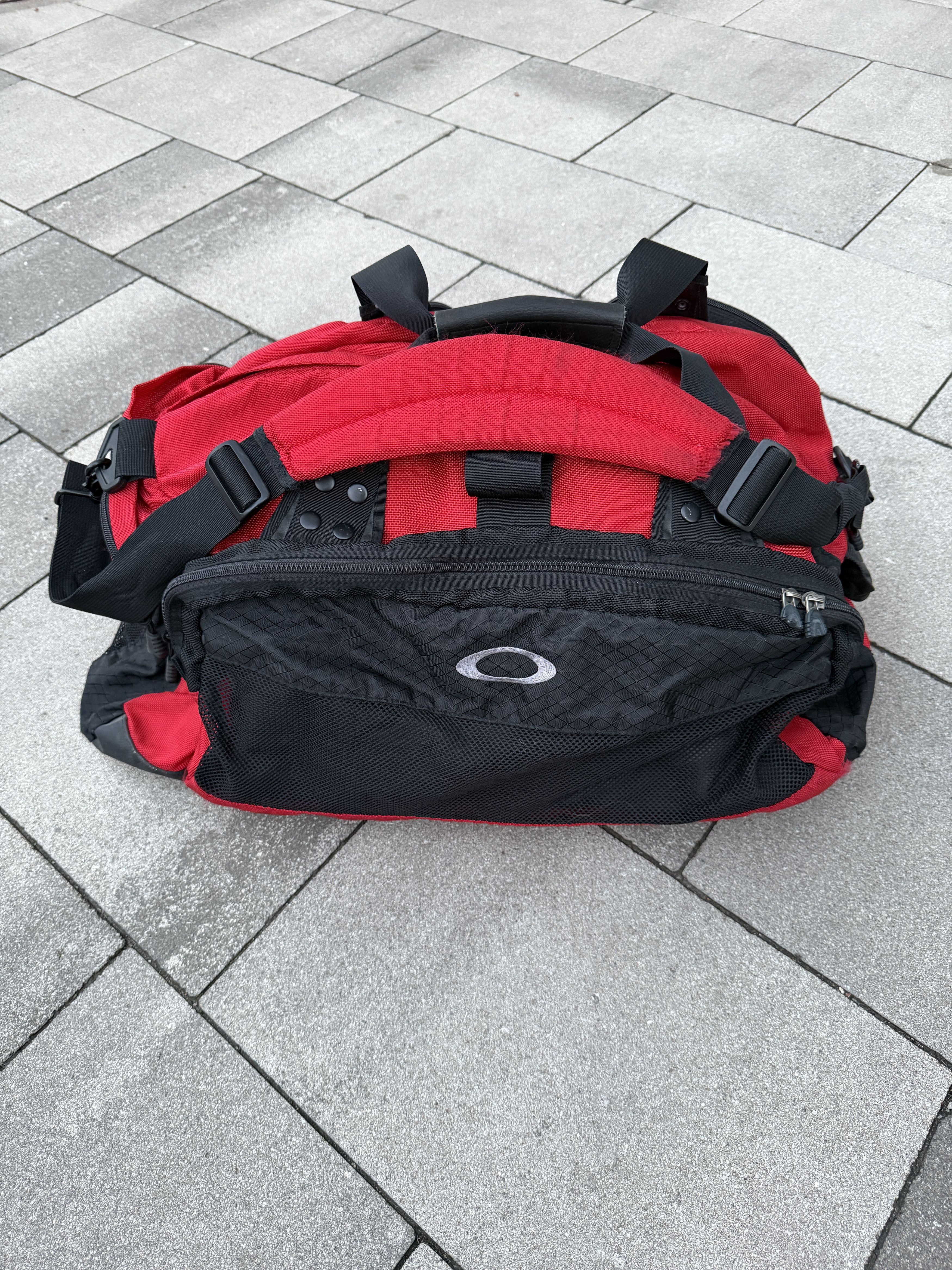 Oakley × Vintage Vintage Y2K Oakley Icon 2.0 Duffle Bag Size ONE SIZE - 3 Thumbnail
