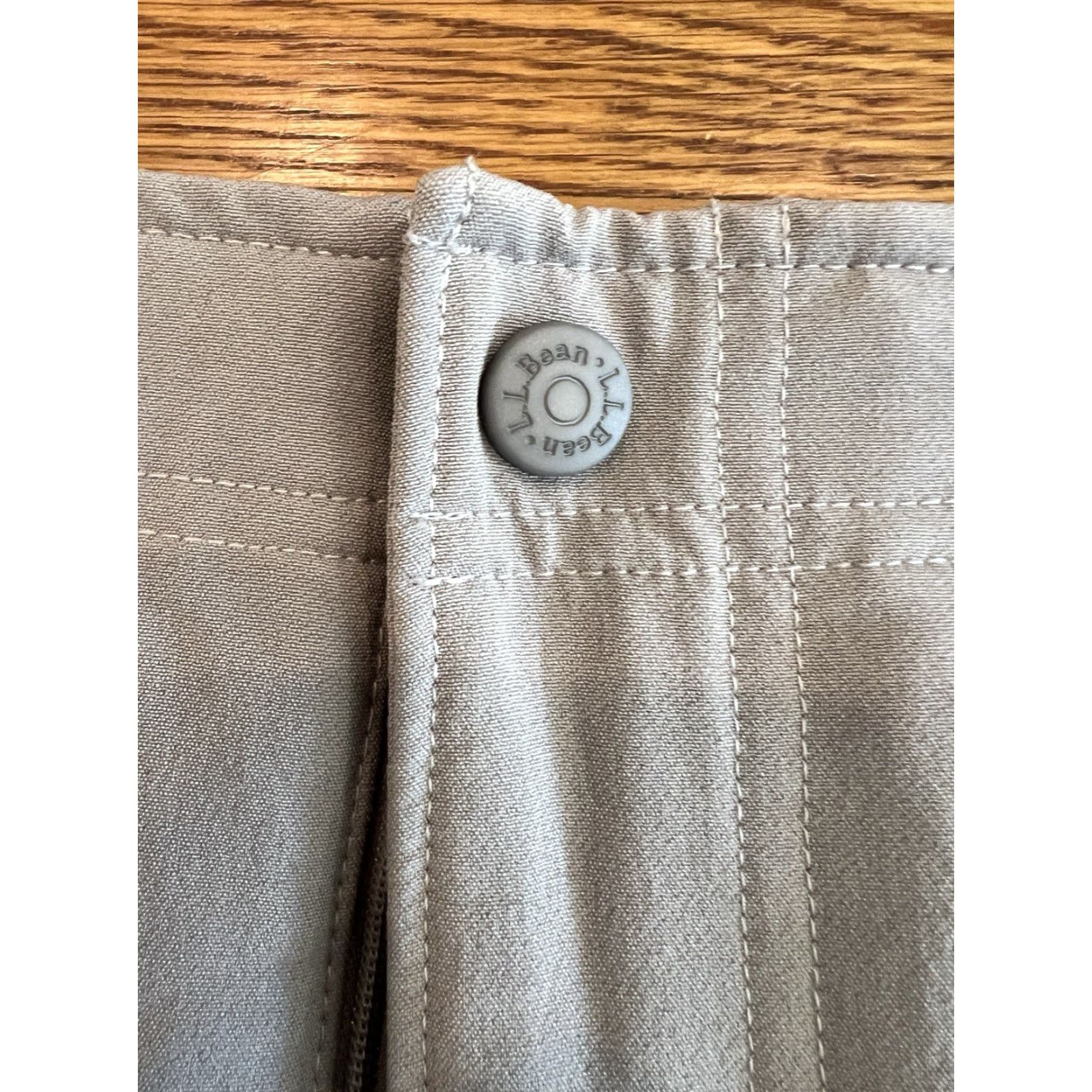 Vintage VINTAGE LL Bean Biking Shorts Men’s Medium Cargo Pants Casual Travel Workwear Beige Nylon Spandex 90s Outdoor Size US 31 - 2 Thumbnail