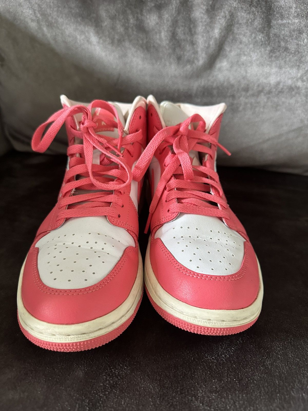 Nike Air Jordan 1 Mid ‘Strawberries and Cream’ Maat 40.5 Size US 9.5 / IT 39.5 - 4 Thumbnail