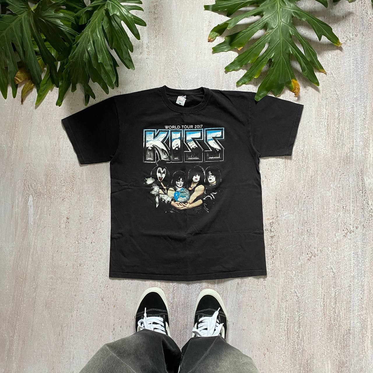 Band Tees VINTAGE Y2K KISS AMAZING FADED TOUR T SHIRT 37 Size US L / EU 52-54 / 3 - 1 Thumbnail