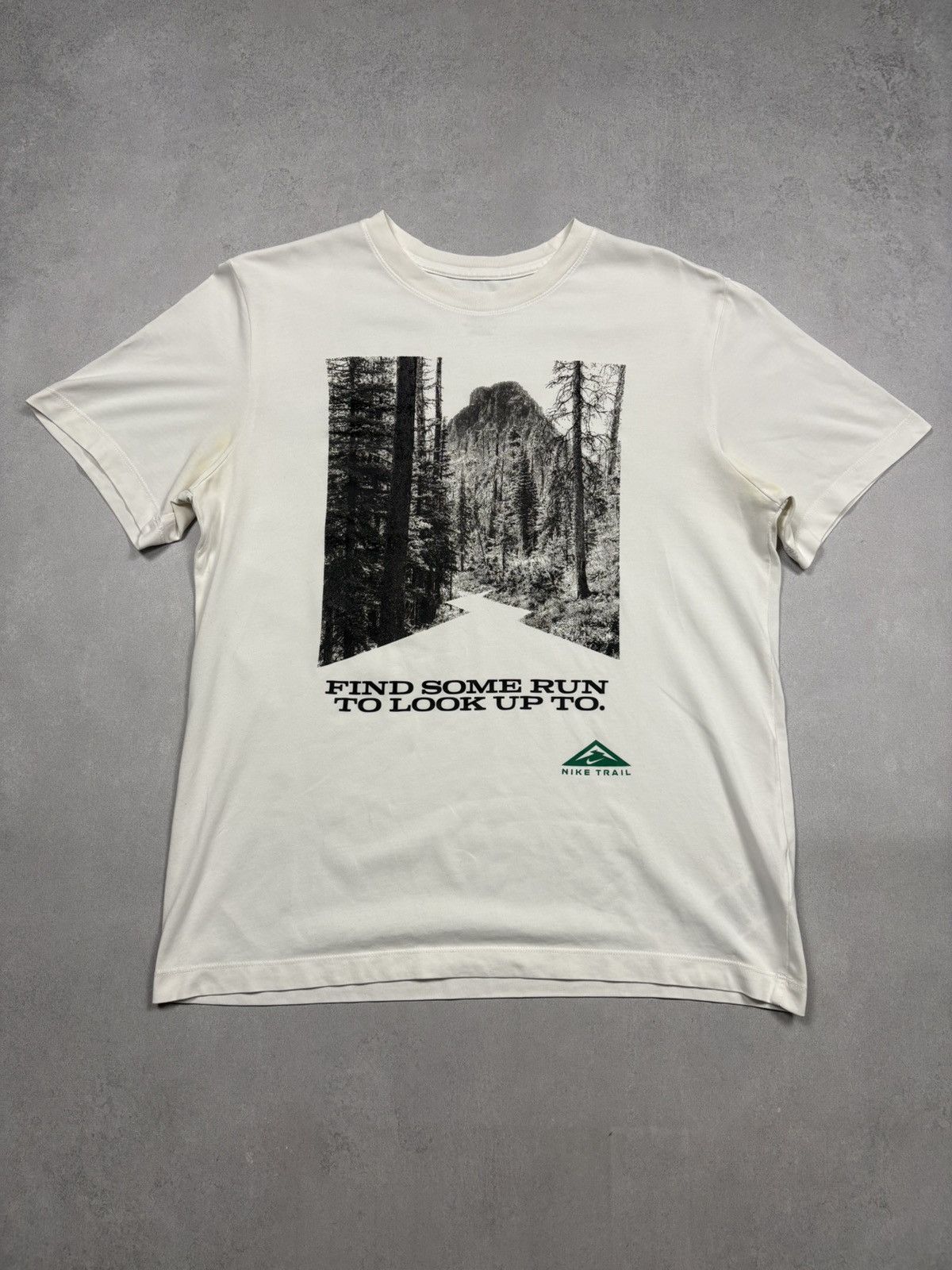 Nike Nike Trail Find Some Run To Look Up Graphic T-Shirt Outdoor Size US M / EU 48-50 / 2 - 1 Thumbnail
