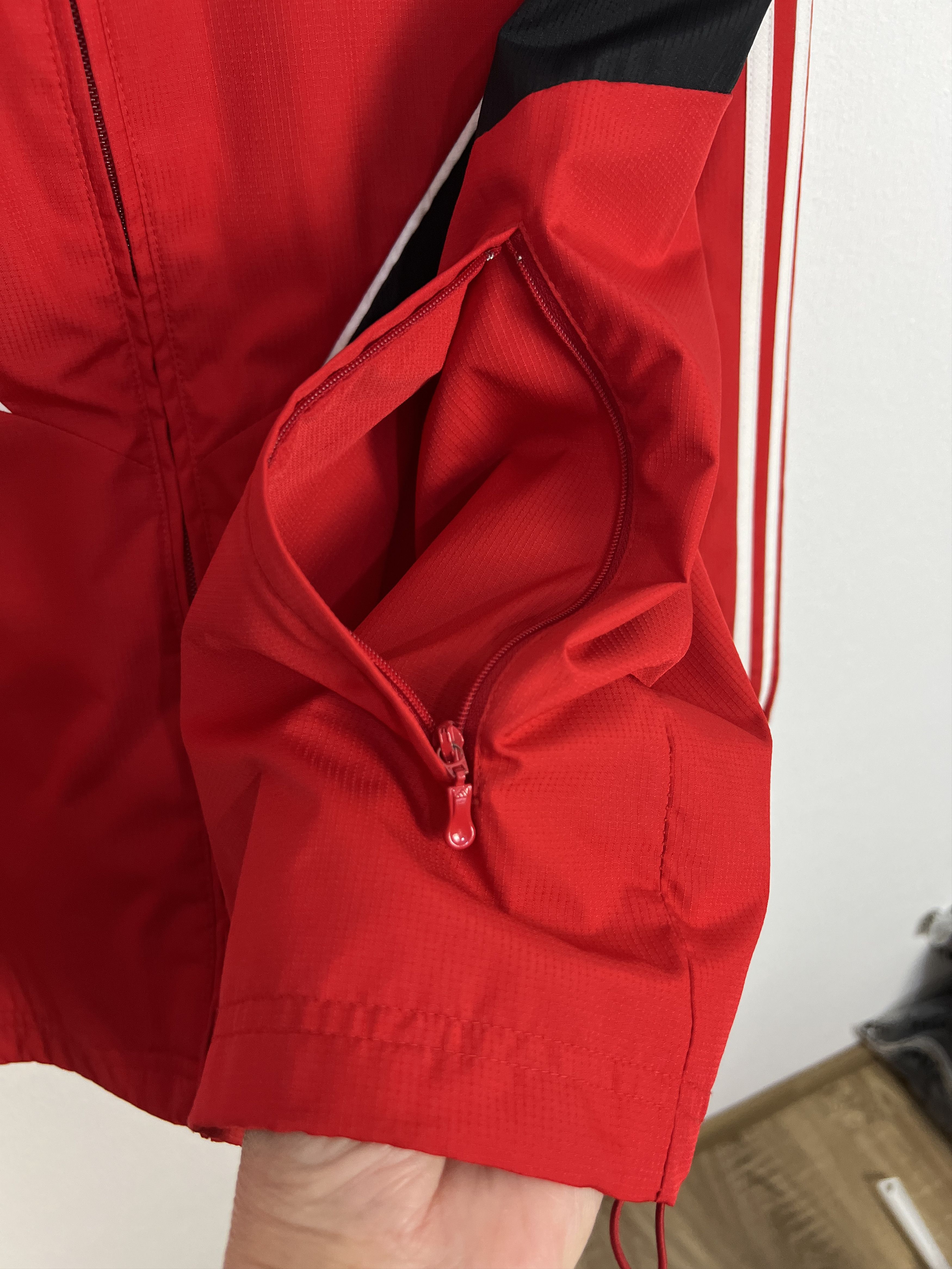 Adidas Vintage Adidas Liverpool Football Jacket Soccer Hooded Size US L / EU 52-54 / 3 - 5 Thumbnail