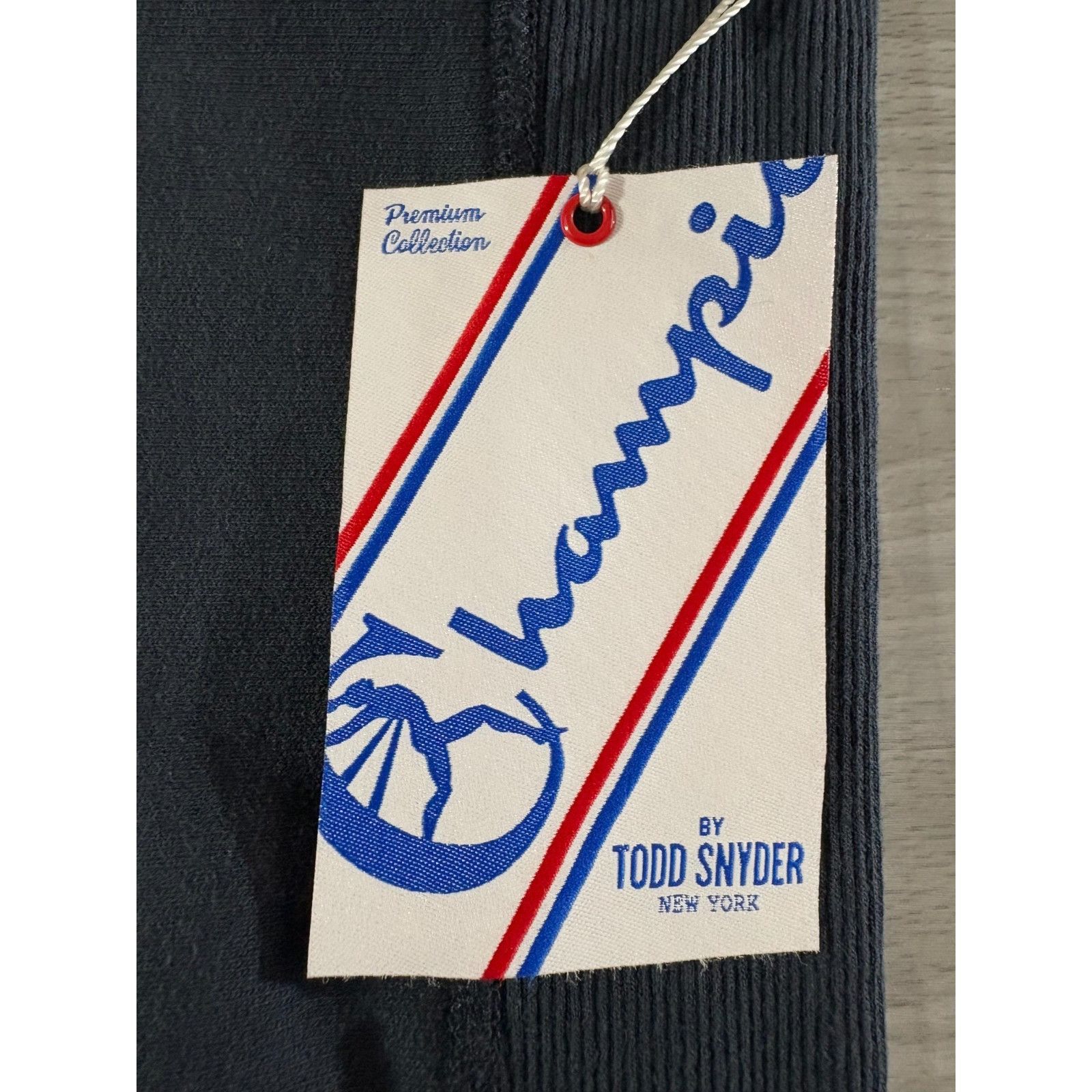 Champion Champion Todd Snyder Tribeca Graphic Sweatshirt color navy s Size US M / EU 48-50 / 2 - 4 Thumbnail