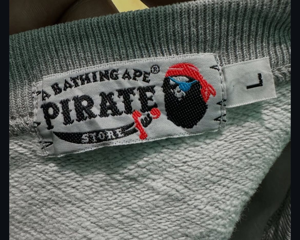 Bape 2000s A Bathing Ape x Pirate Store Crewneck Sweatshirt Size US L / EU 52-54 / 3 - 4 Thumbnail