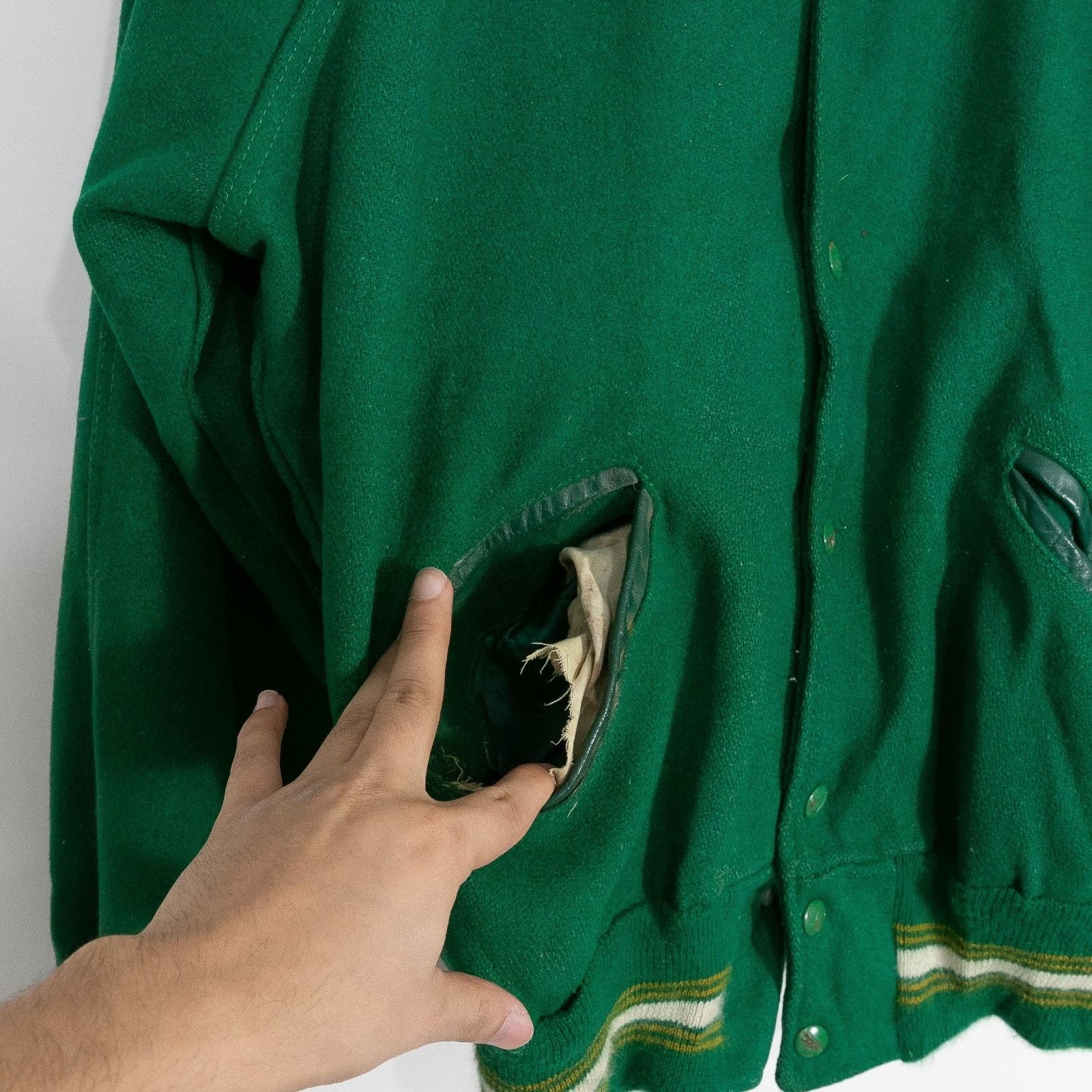 Vintage Vintage 60s Varsity Wool Letterman Jacket Medium Thrashed Size US M / EU 48-50 / 2 - 9 Thumbnail