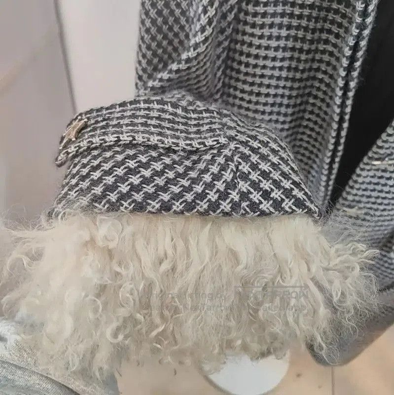 Chanel Chanel Black Wool Logo Plaid Mid-Length Coat . Size M / US 6-8 / IT 42-44 - 7 Thumbnail