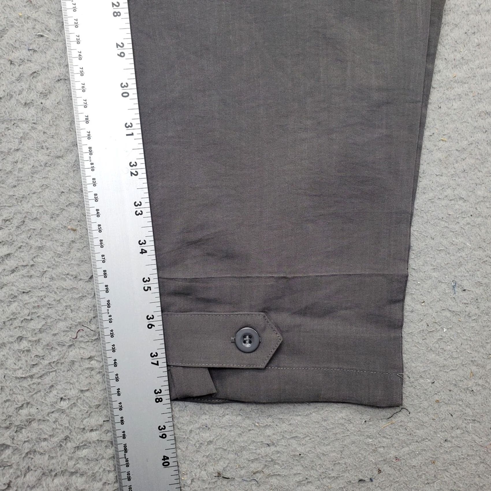 Vintage VILIGO Cargo Pants Men Size 30 Gray Straight Leg Adjustable Ankle Two Button Fly Pants Mens 30 Gray Straight Cargo Size US 30 / EU 46 - 3 Thumbnail