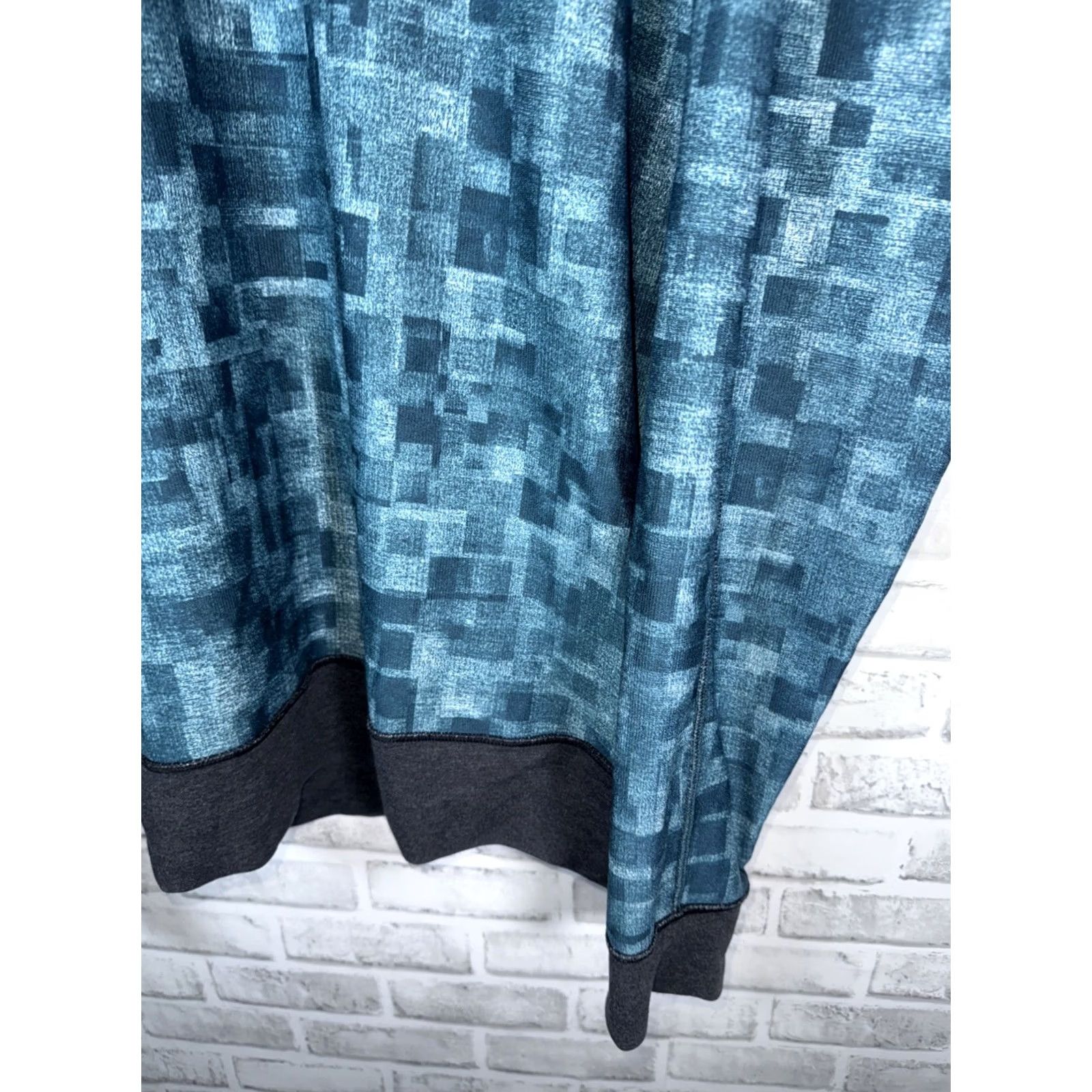 Lululemon Lululemon Hoodie Reversible Gray & Teal Mens L Pullover Size US L / EU 52-54 / 3 - 3 Thumbnail