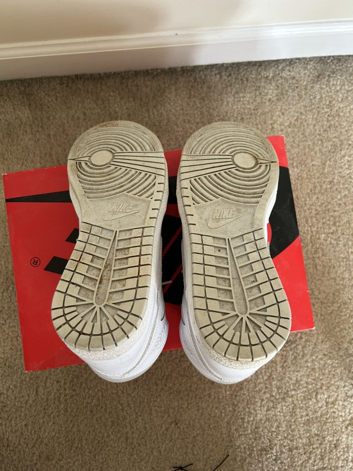 Jordan Brand Air Jordan 1 High Neutral Grey Size US 8.5 / EU 41-42 - 5 Thumbnail