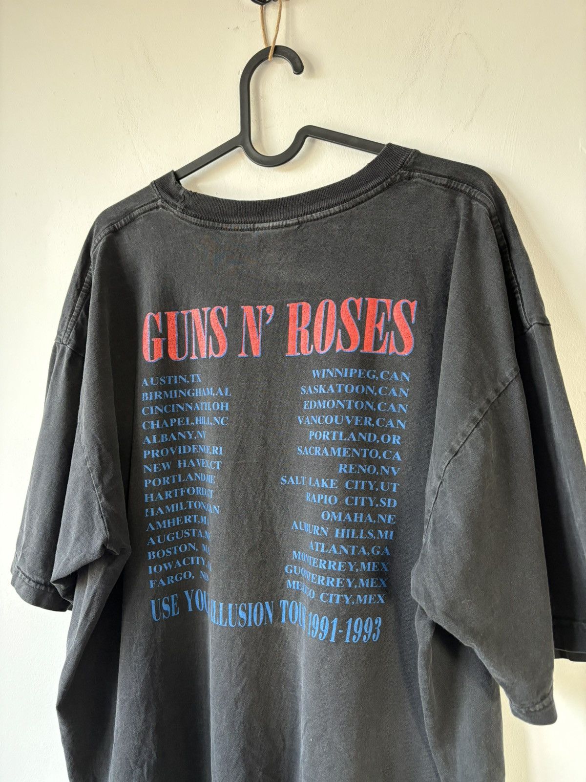 Band Tees × Guns N' Roses Vintage Faded Gun & Roses Use Your Illusion Tour 91-93 Tee Size US XXL / EU 58 / 5 - 5 Thumbnail