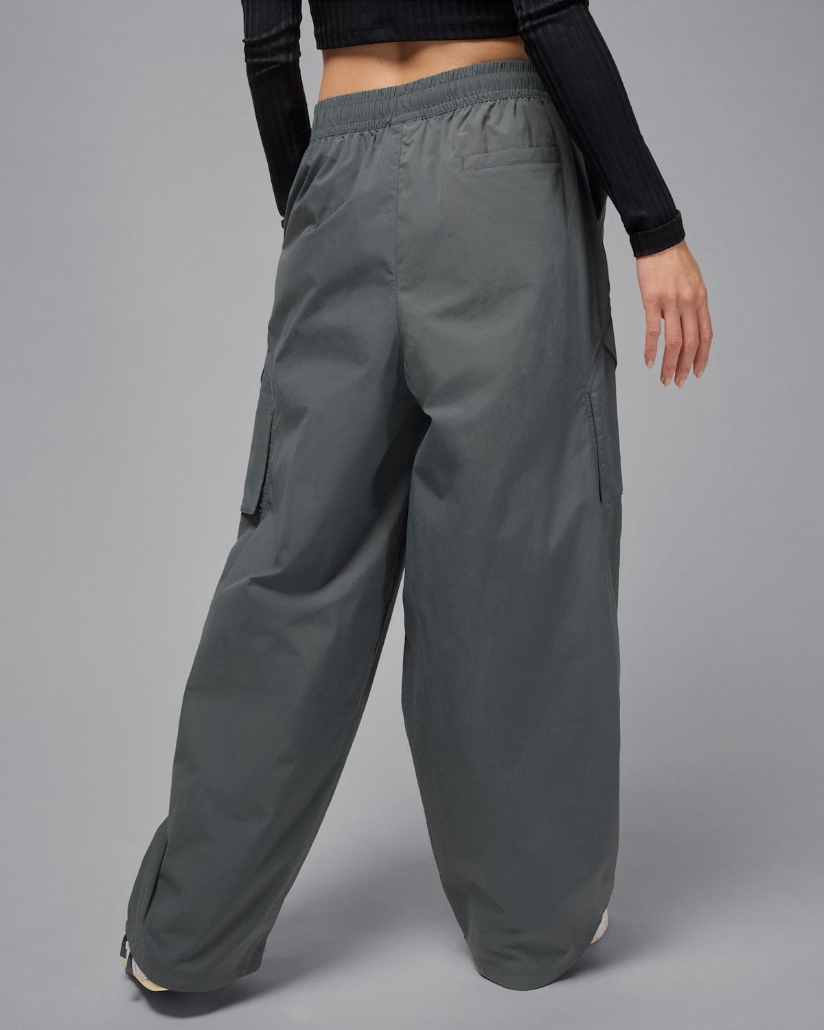 Jordan Brand Nike Jordan Pants Flight Chicago Women's Parachute Grey S Size 28" / US 6 / IT 42 - 2 Thumbnail