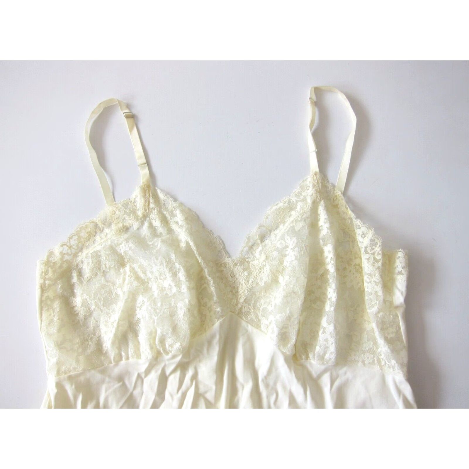 Vintage VINTAGE Van Raalte Nylon Ivory Lace Satin Slip Dress Nightgown Women 38 M-Large Size L / US 10 / IT 46 - 4 Thumbnail