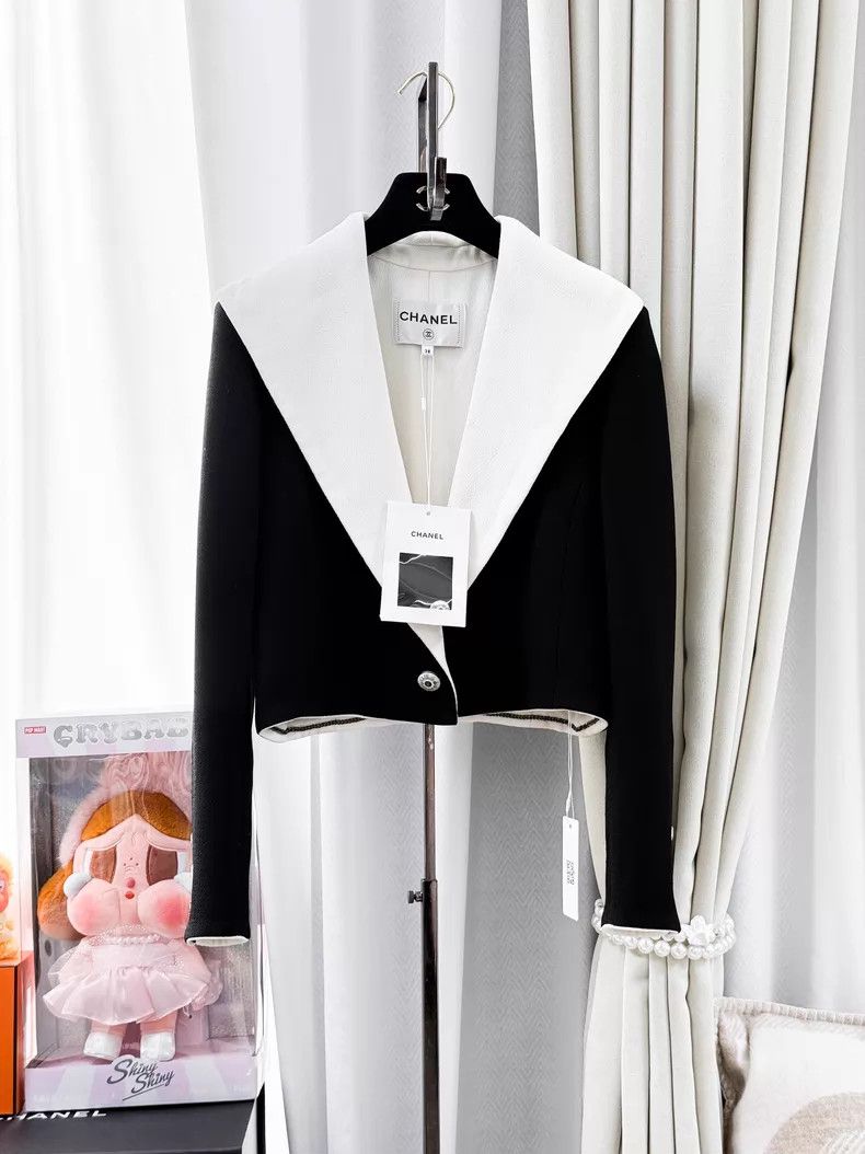 Chanel Chanel Silk lapel long-sleeved short jacket Size XS / US 0-2 / IT 36-38 - 1 Thumbnail