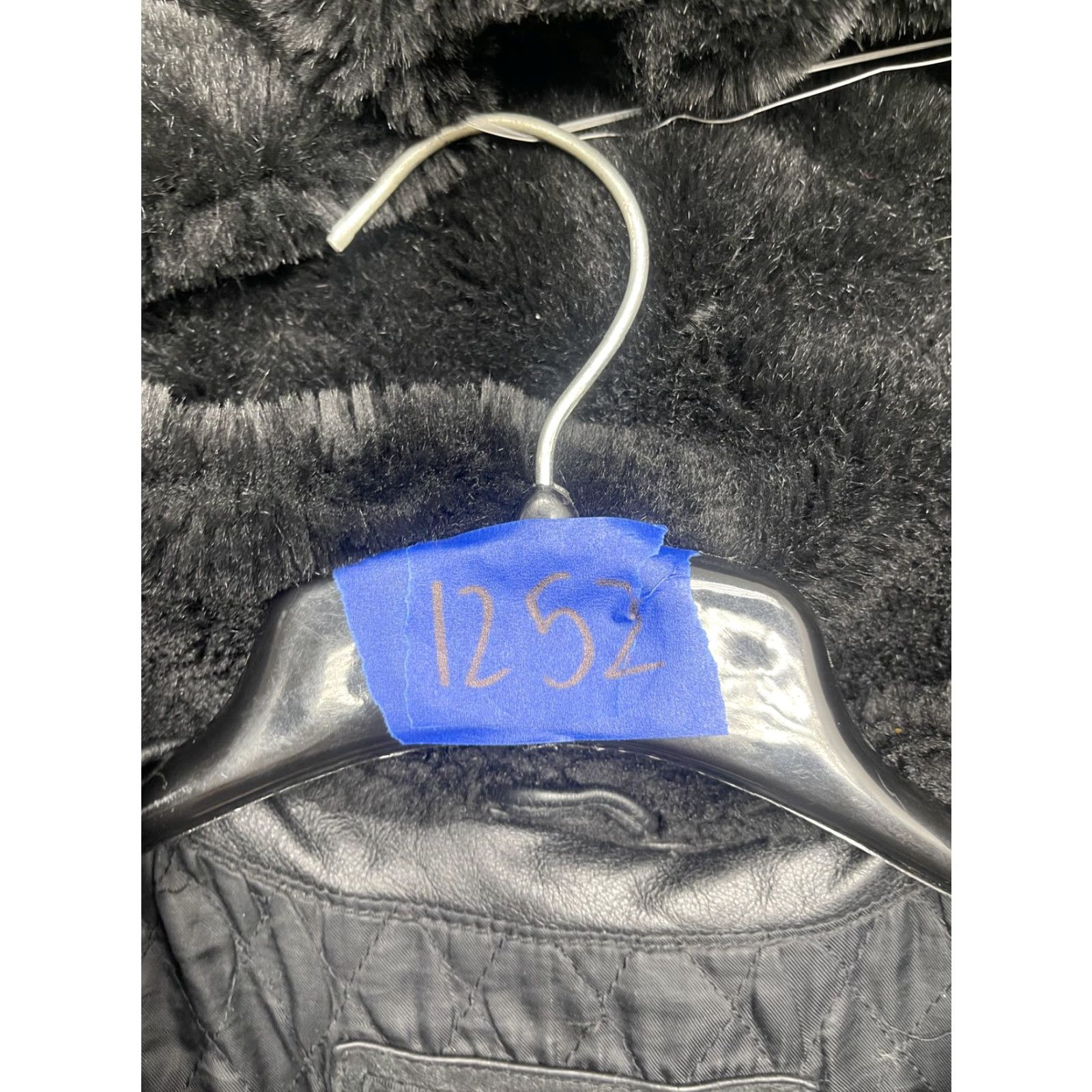 Vintage VINTAGE Wilsons Leather Coat Womens XL Black Hooded Fur Trim Parka Quilted Warm Winter Size XL / US 12-14 / IT 48-50 - 4 Thumbnail
