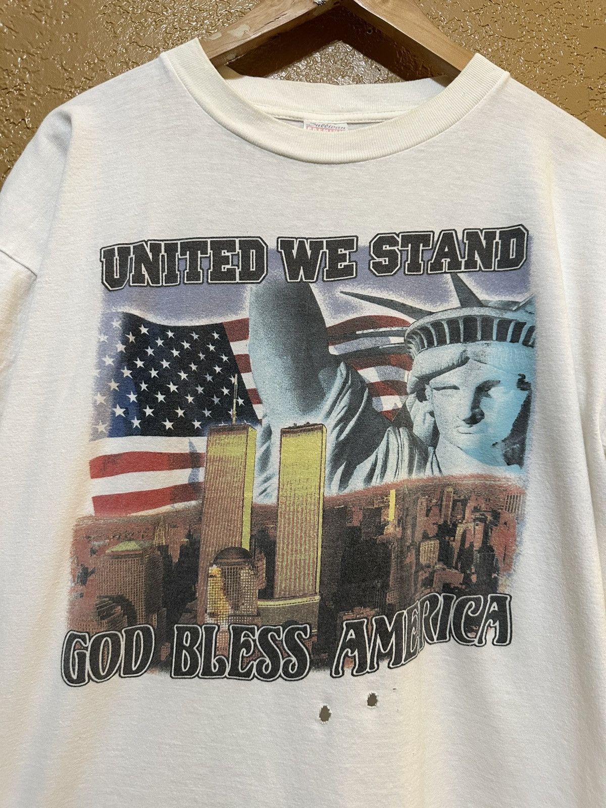 4GSELLER × Vintage Vintage Distressed 9/11 Memorial God Bless America T Shirt Size US XL / EU 56 / 4 - 2 Thumbnail