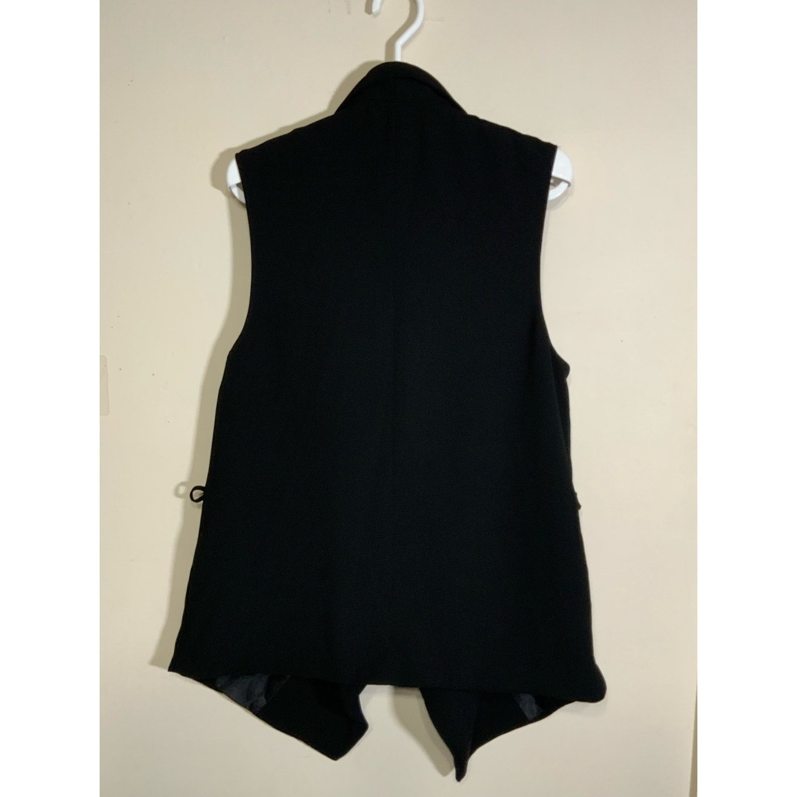 Forever 21 Forever 21 Black Sleeveless Drape Vest Size M - Preowned Size M / US 6-8 / IT 42-44 - 2 Thumbnail