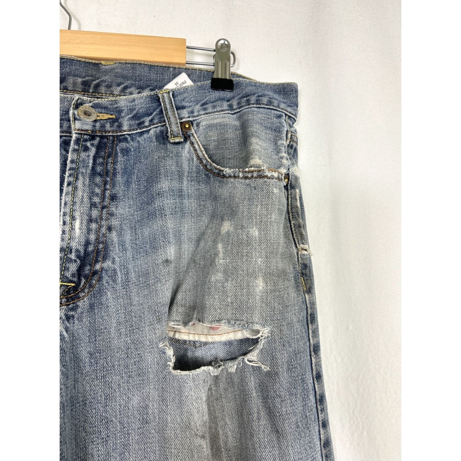 Lucky Brand Lucky Brand Jeans Distressed Medium Wash Straight Leg Relaxed 34x29 Blue Mens Regular Inseam 29 Adults 34 Size 34 Size US 34 / EU 50 - 5 Thumbnail