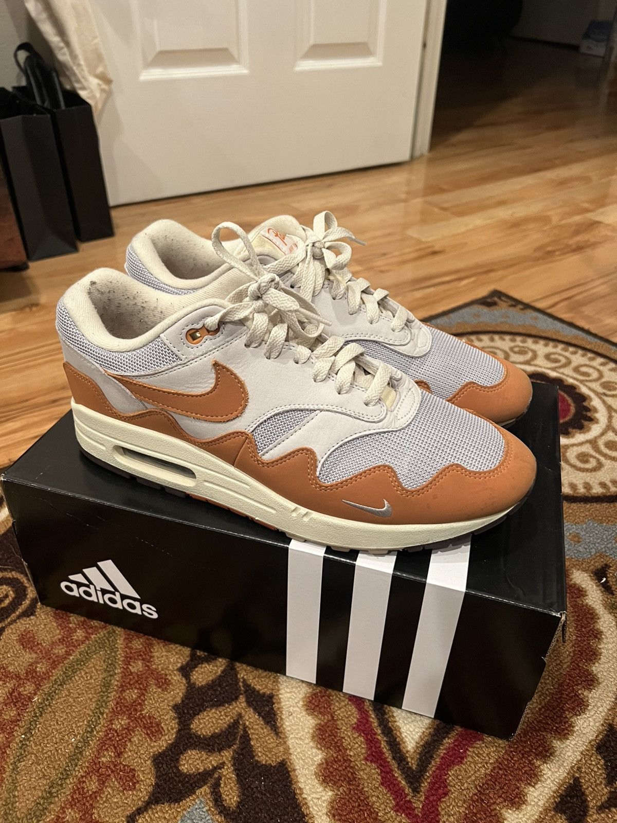 Nike × Patta Air Max 1 Waves Monarch Size US 11 / EU 44 - 2 Thumbnail