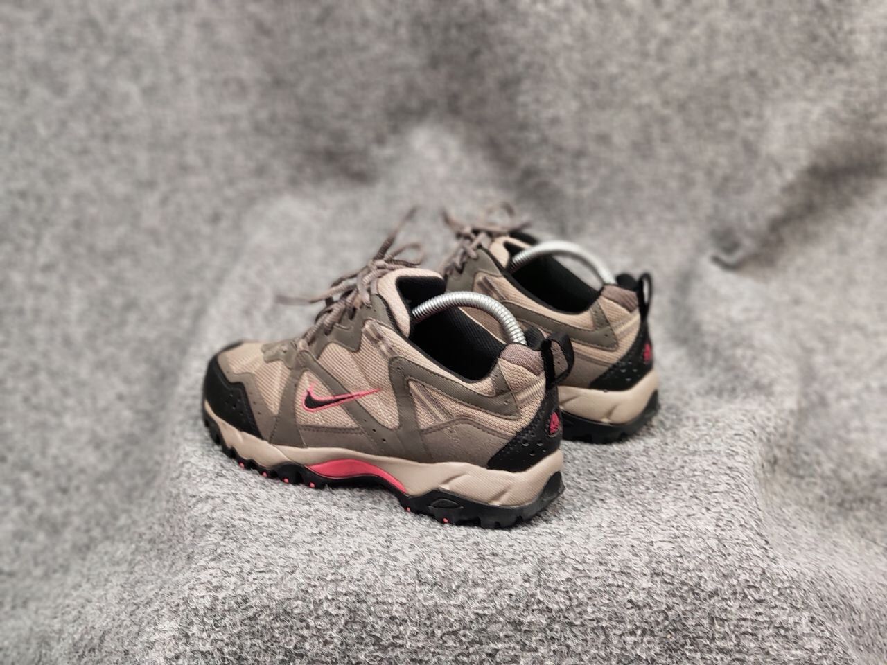 Nike ACG Vintage Nike ACG All-Trac Hiking Women's Sneaker Size US 7 / IT 37 - 10 Thumbnail
