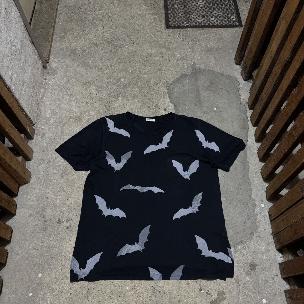 Saint Laurent Paris Saint Laurent paris s/s 19 bat t-shirt Size US L / EU 52-54 / 3 - 1 Thumbnail