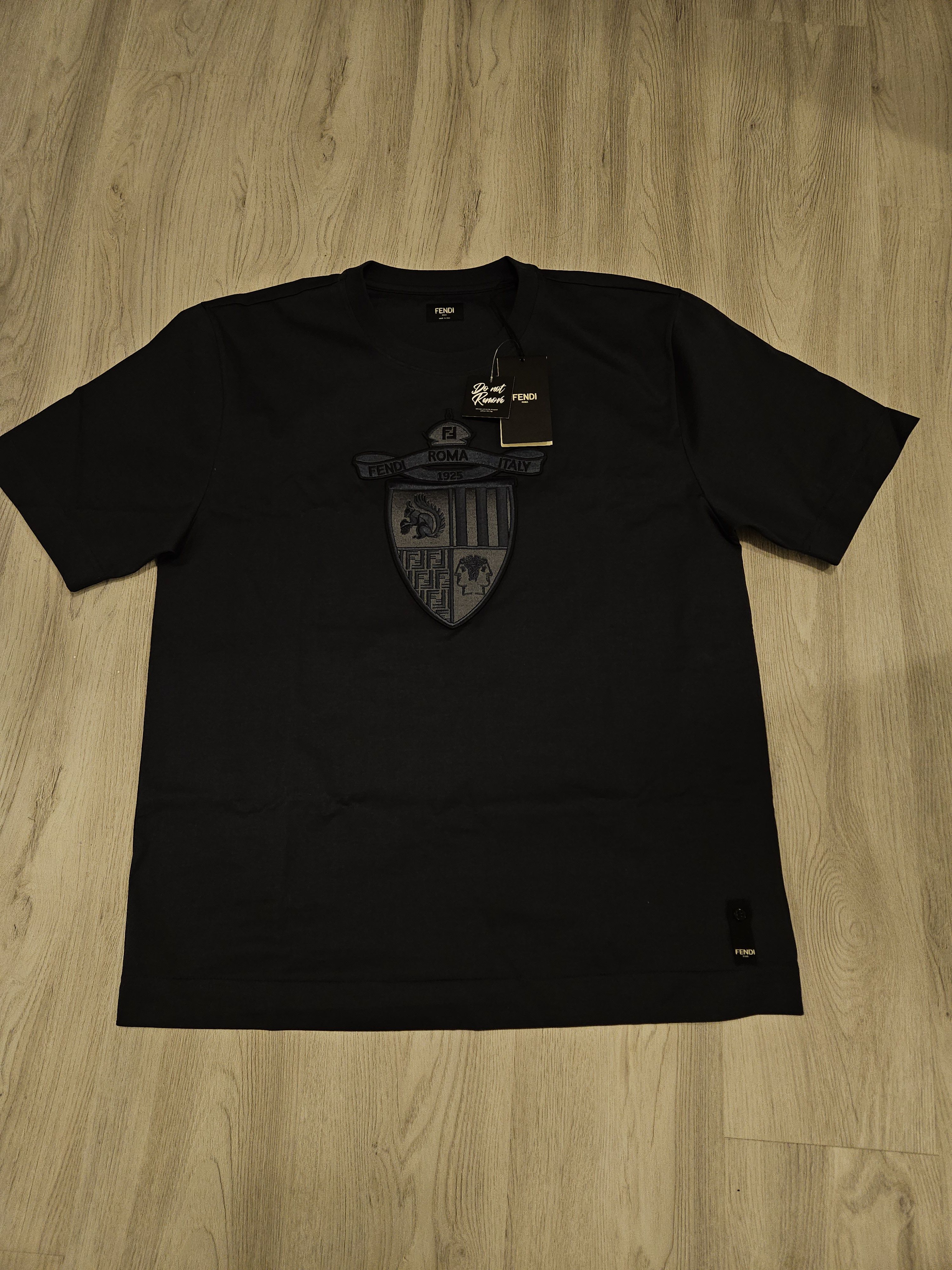 Fendi Fendi crest embroidered crewneck tshirt Size US L / EU 52-54 / 3 - 3 Thumbnail