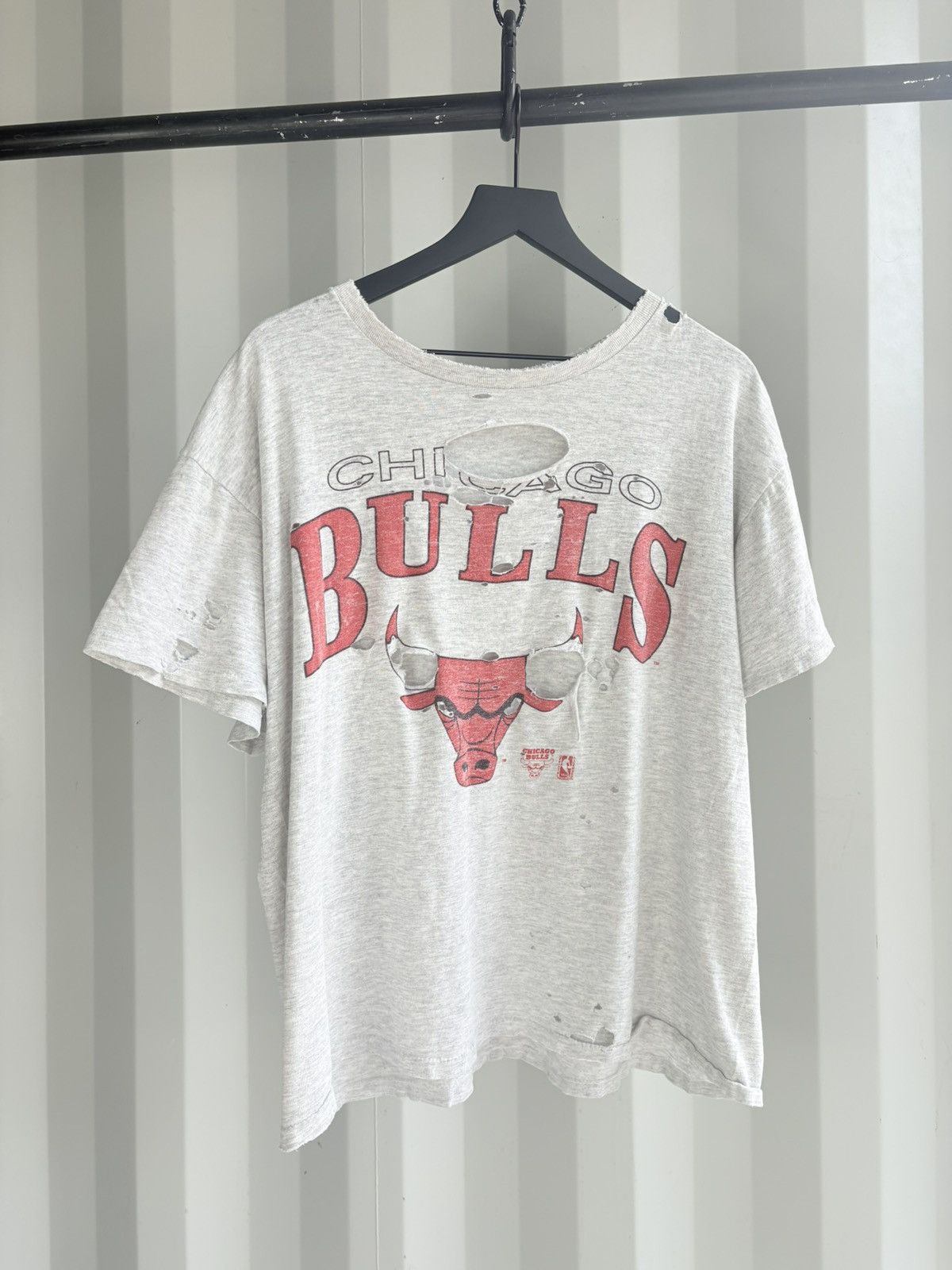 Vintage Vintage Chicago Bulls Shirt Thrashed Faded GRUNGE Size US XL / EU 56 / 4 - 1 Thumbnail