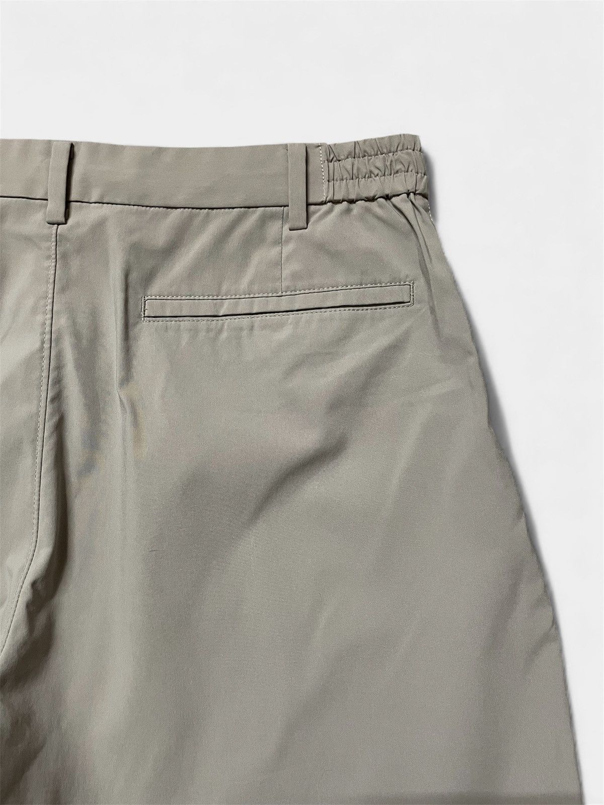 Uniqlo uniqlo x theory beige nylon short Size US 32 / EU 48 - 5 Thumbnail
