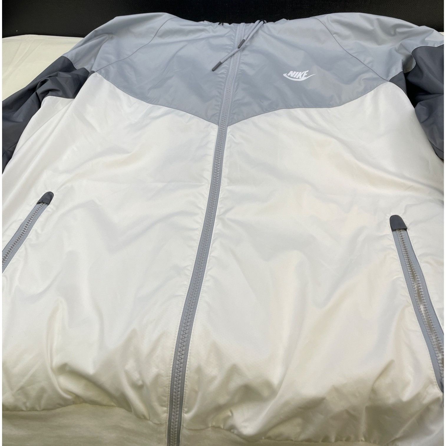 Nike Nike Men's Gray & White Jacket/Windbreaker Zipper Up Size XL Size US XL / EU 56 / 4 - 5 Thumbnail