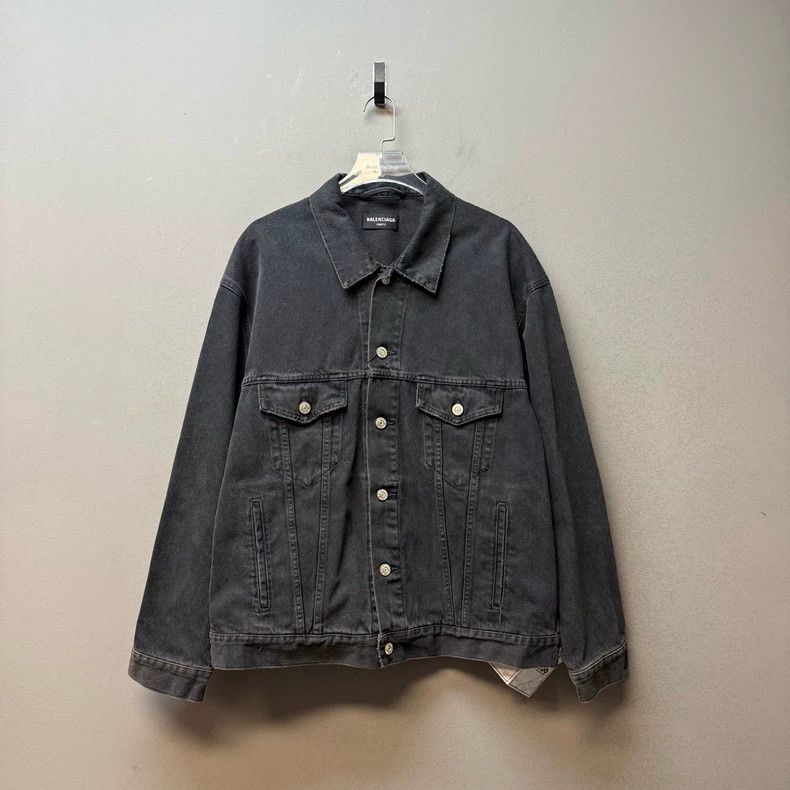 Balenciaga Balenciaga Double b graffiti spray-painted denim jacket Size US XS / EU 42 / 0 - 1 Thumbnail