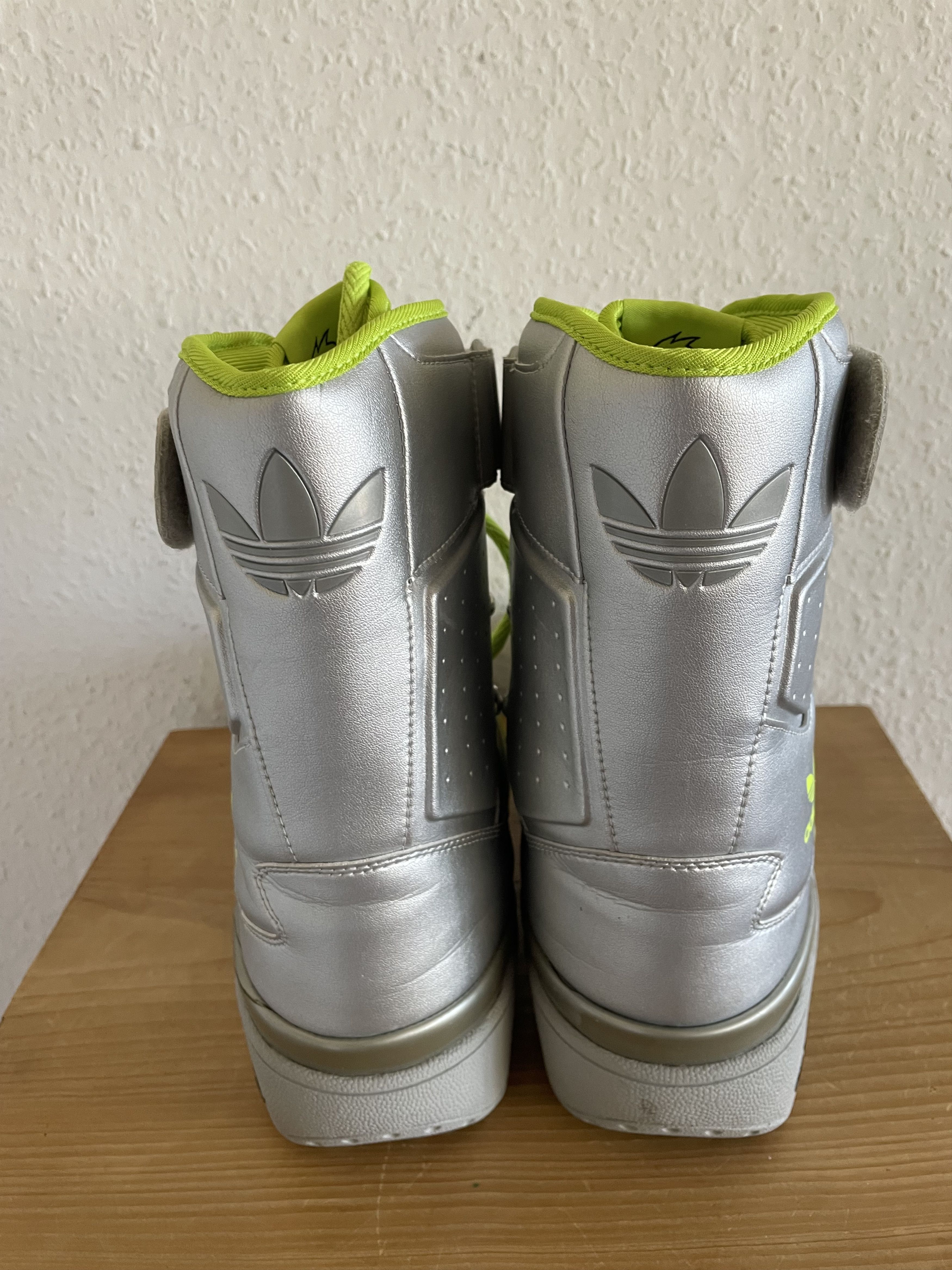 Adidas × Jeremy Scott JS Snow Moon Boot Silver Neon Size US 9.5 / EU 42-43 - 10 Thumbnail