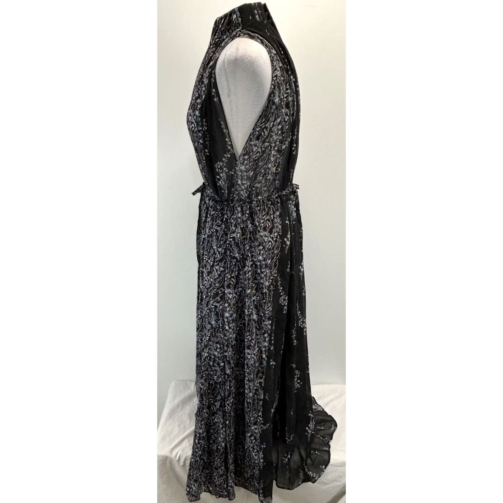 maxi long sleeve black dress Dionne style skirt that falls Women's Cream Floral Print Color:HUNTER stretch dress shirt