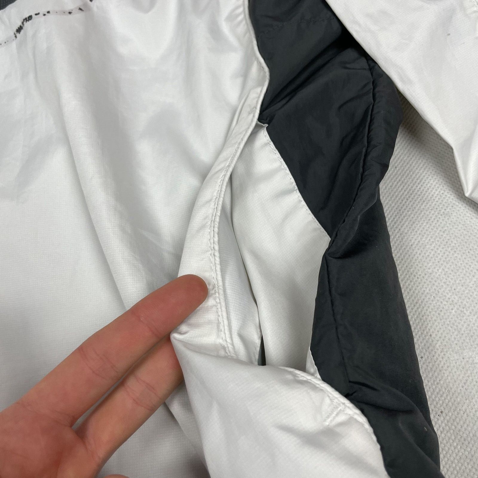 Nike × Vintage Nike Shox Men's White Outdoor Full Zip Windbreaker Jacket S Size US S / EU 44-46 / 1 - 8 Thumbnail