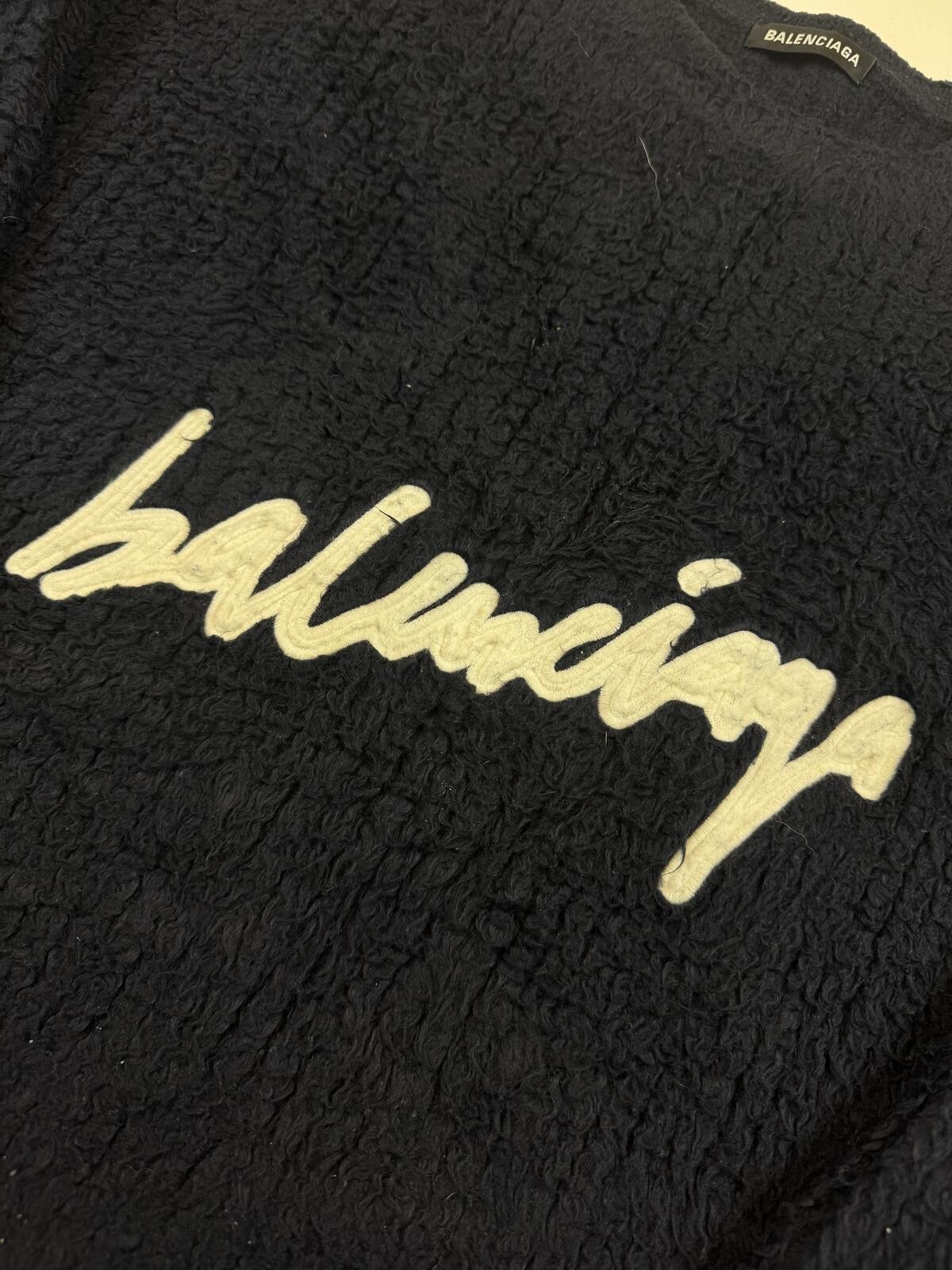 Balenciaga Balenciaga Scribble Logo Fuzzy Sweater Size US XL / EU 56 / 4 - 2 Thumbnail